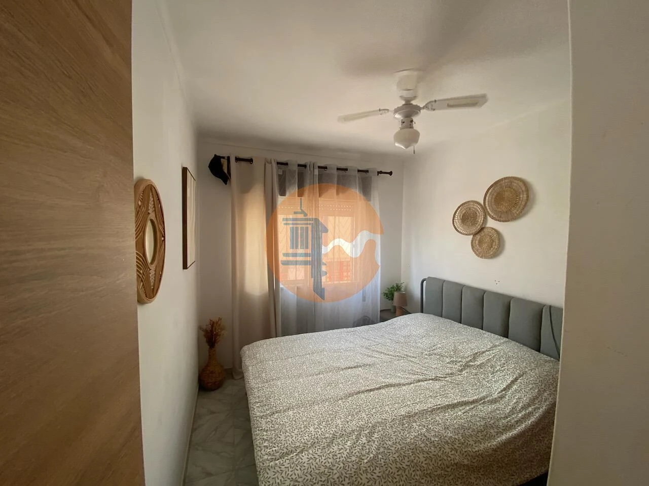 This two-bedroom apartment-Temporary lease