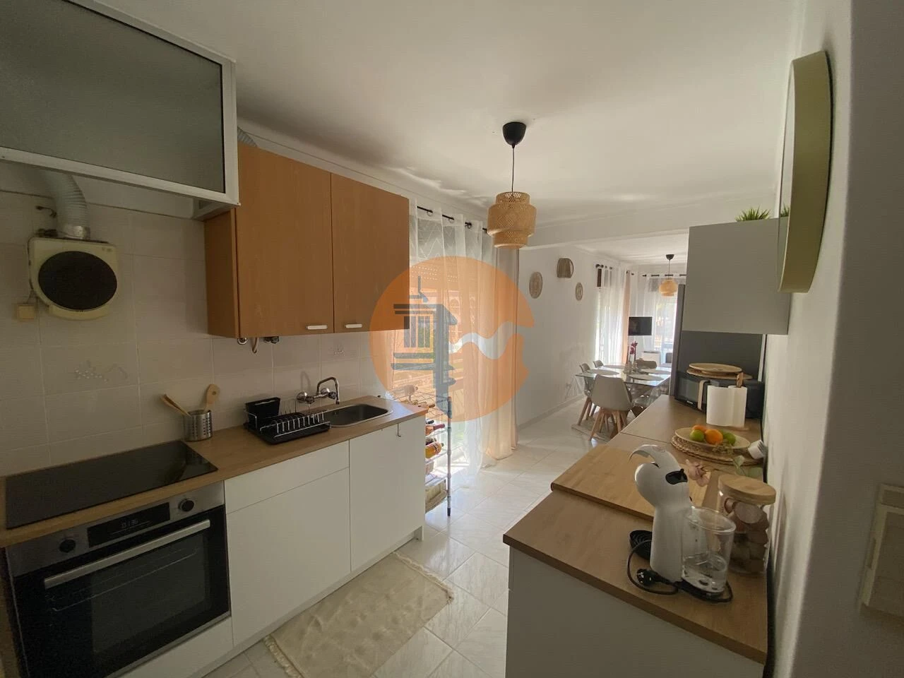 This two-bedroom apartment-Temporary lease