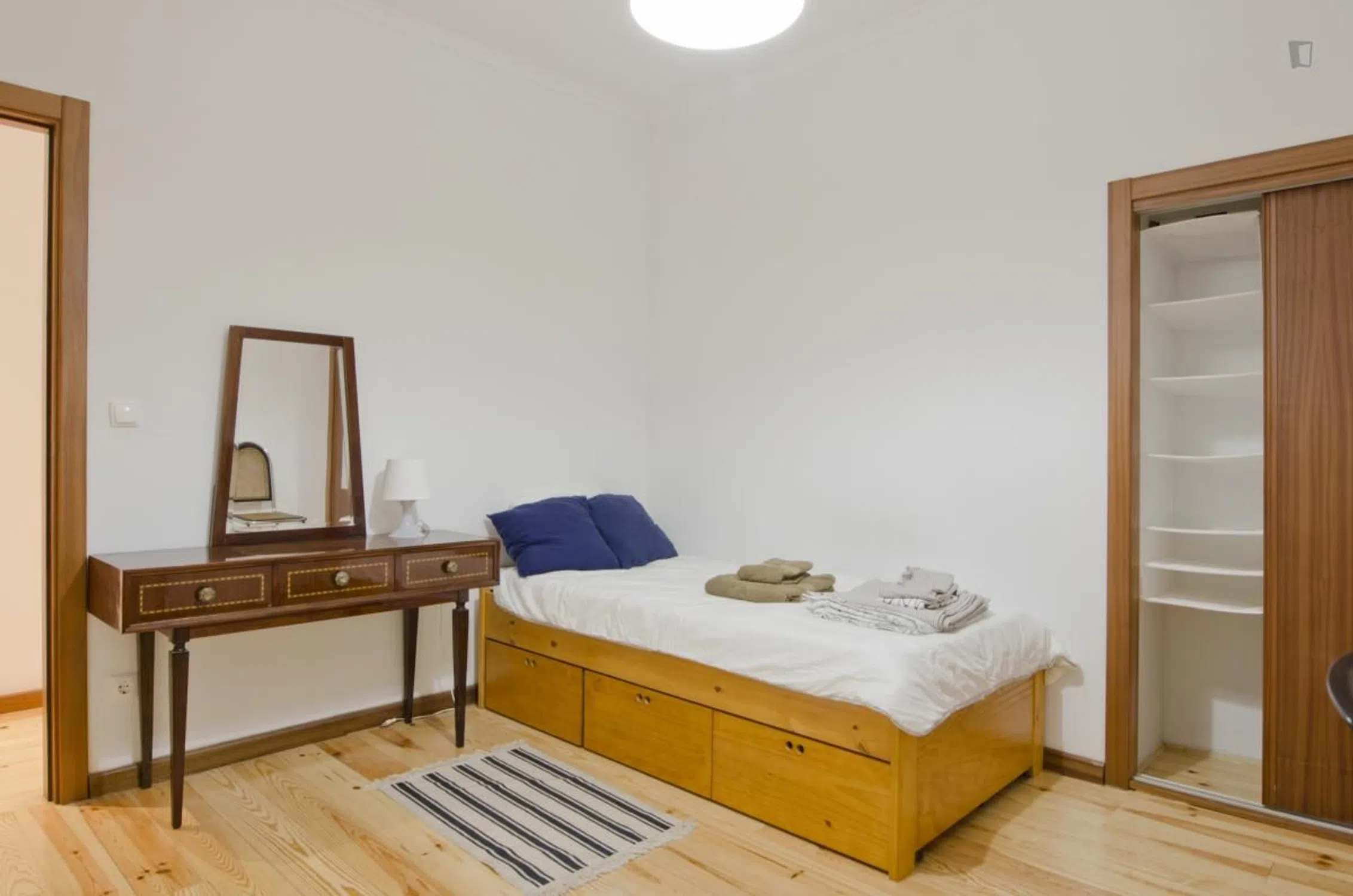 Modern 1 Bedroom Furnished Room for Rent in Penha de França – Prime Location with Easy Transport