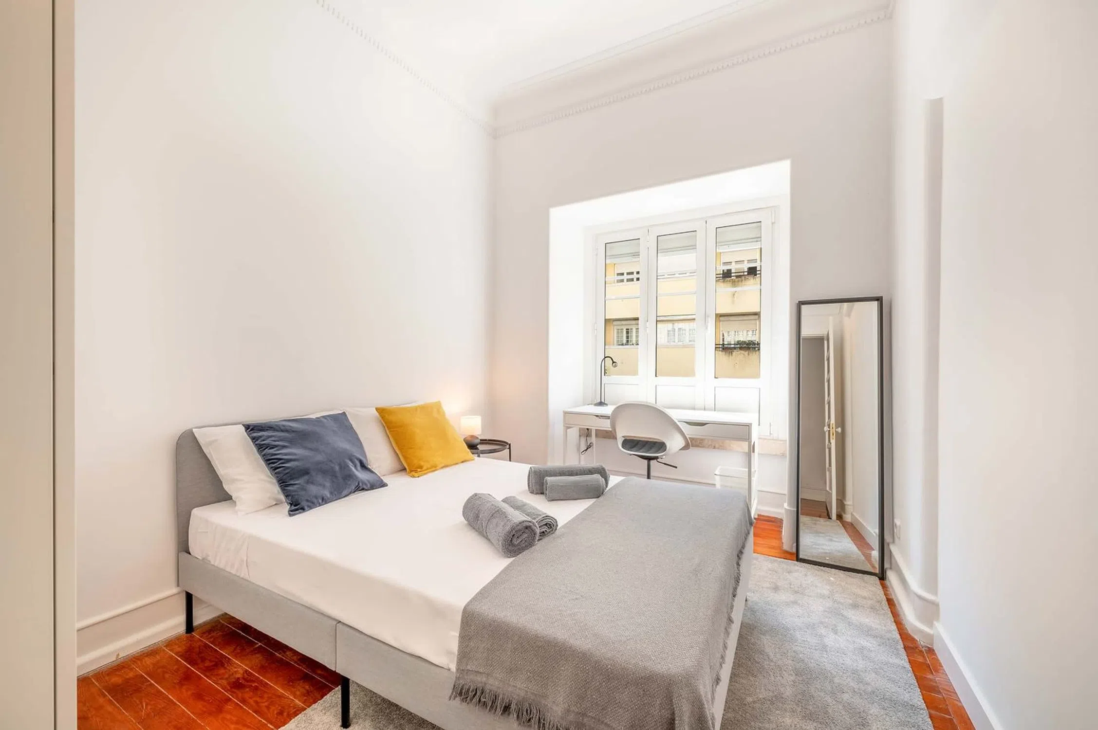 Modern 1 Bedroom Furnished Room for Rent in Avenidas Novas – Prime Location with Easy Transport