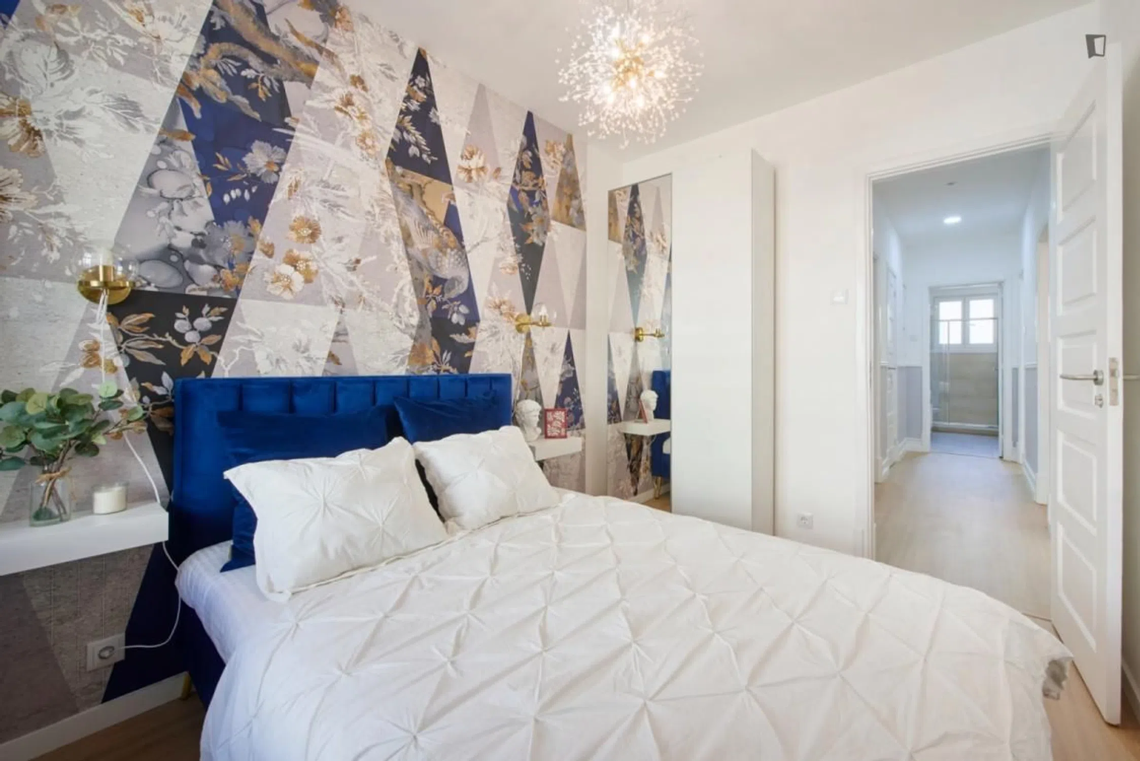 Modern 1 Bedroom Furnished Room for Rent in Alvalade – Prime Location with Easy Transport