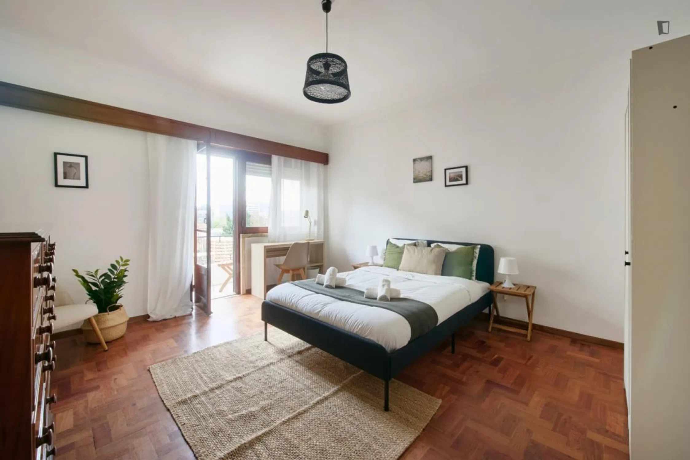Modern 1 Bedroom Furnished Room for Rent in Estrela – Prime Location with Easy Transport