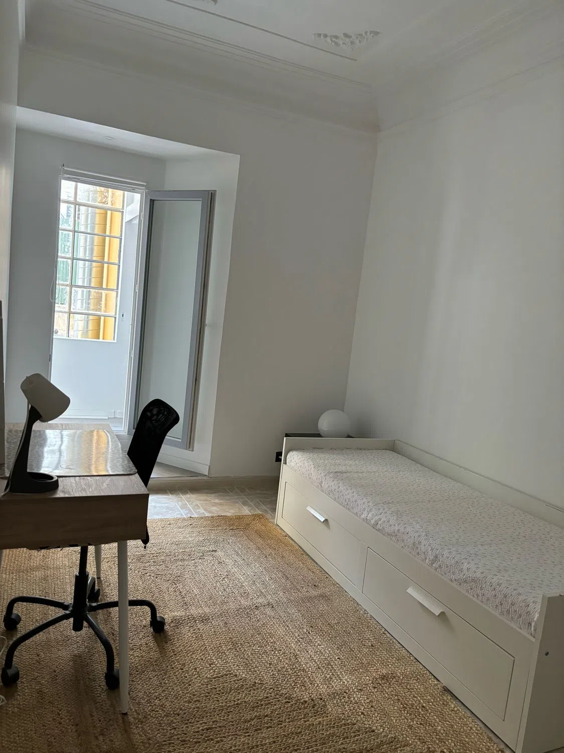 Modern 1 Bedroom Furnished Room for Rent in Estrela – Prime Location with Easy Transport