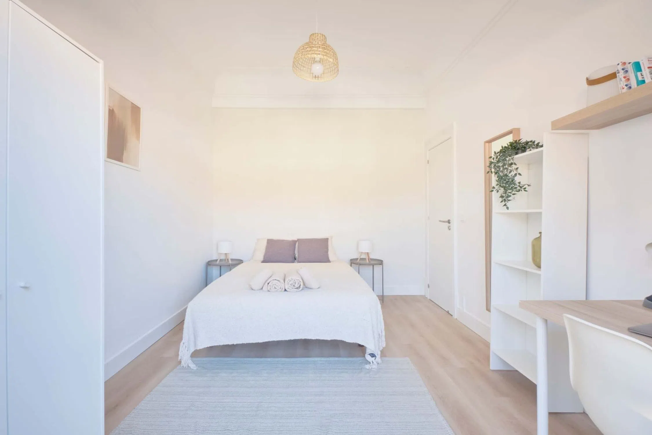 Modern 1 Bedroom Furnished Room for Rent in Areeiro – Prime Location with Easy Transport