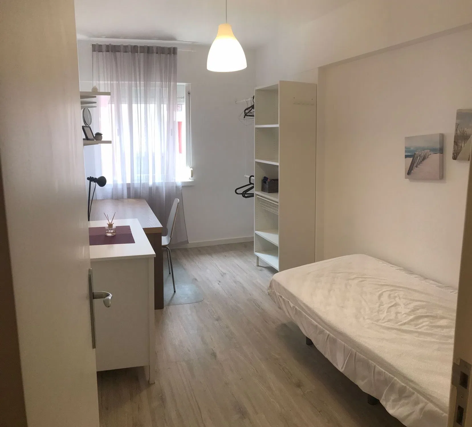 Modern 1 Bedroom Furnished Room for Rent in Lumiar – Prime Location with Easy Transport