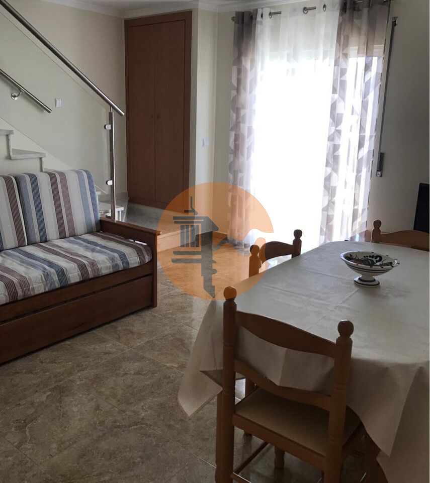 Appartement duplex de 2 chambres à coucher dans le centre de Monte Gordo à louer d'octobre à mai