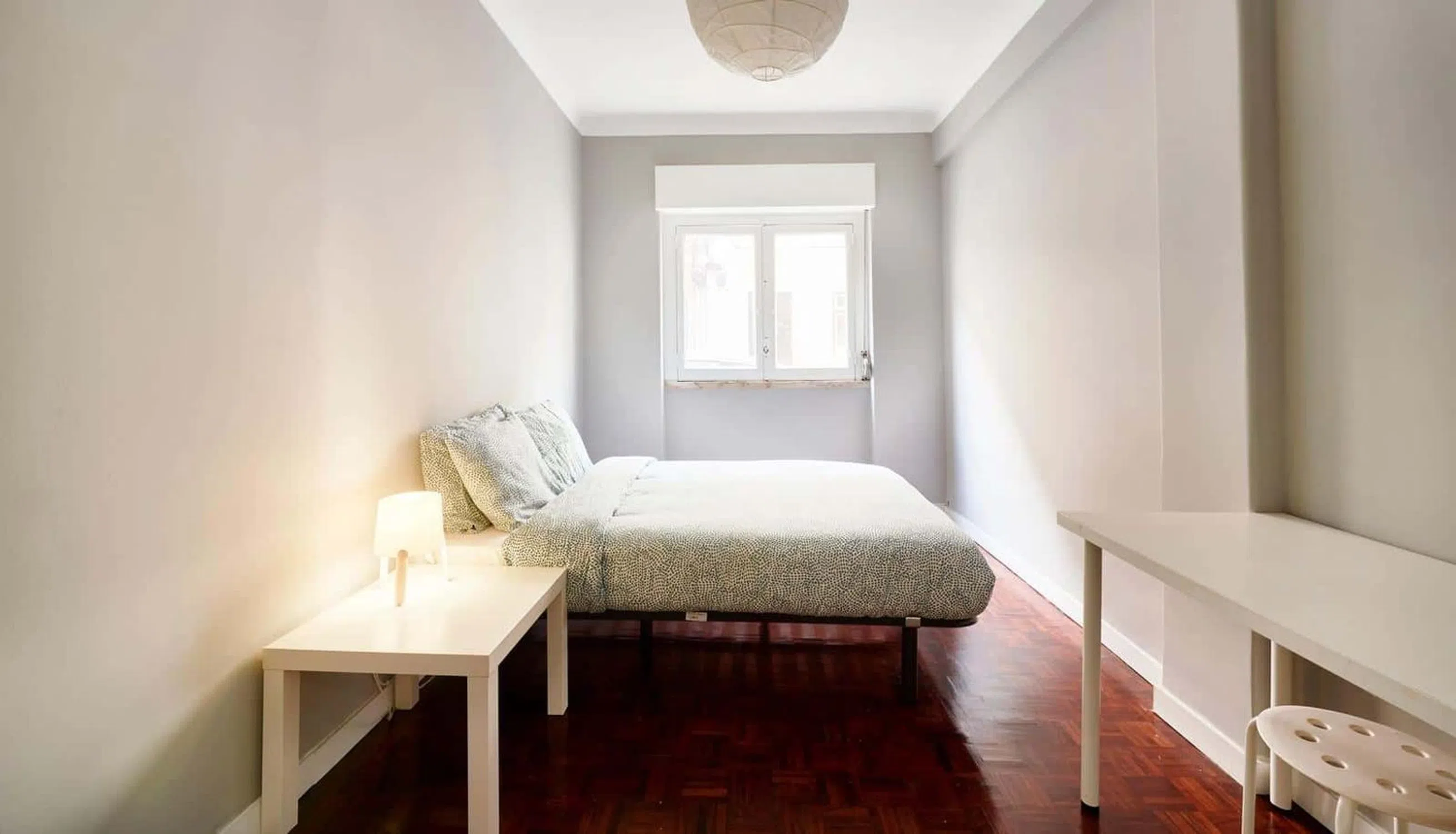 Modern 1 Bedroom Furnished Room for Rent in Avenidas Novas – Prime Location with Easy Transport