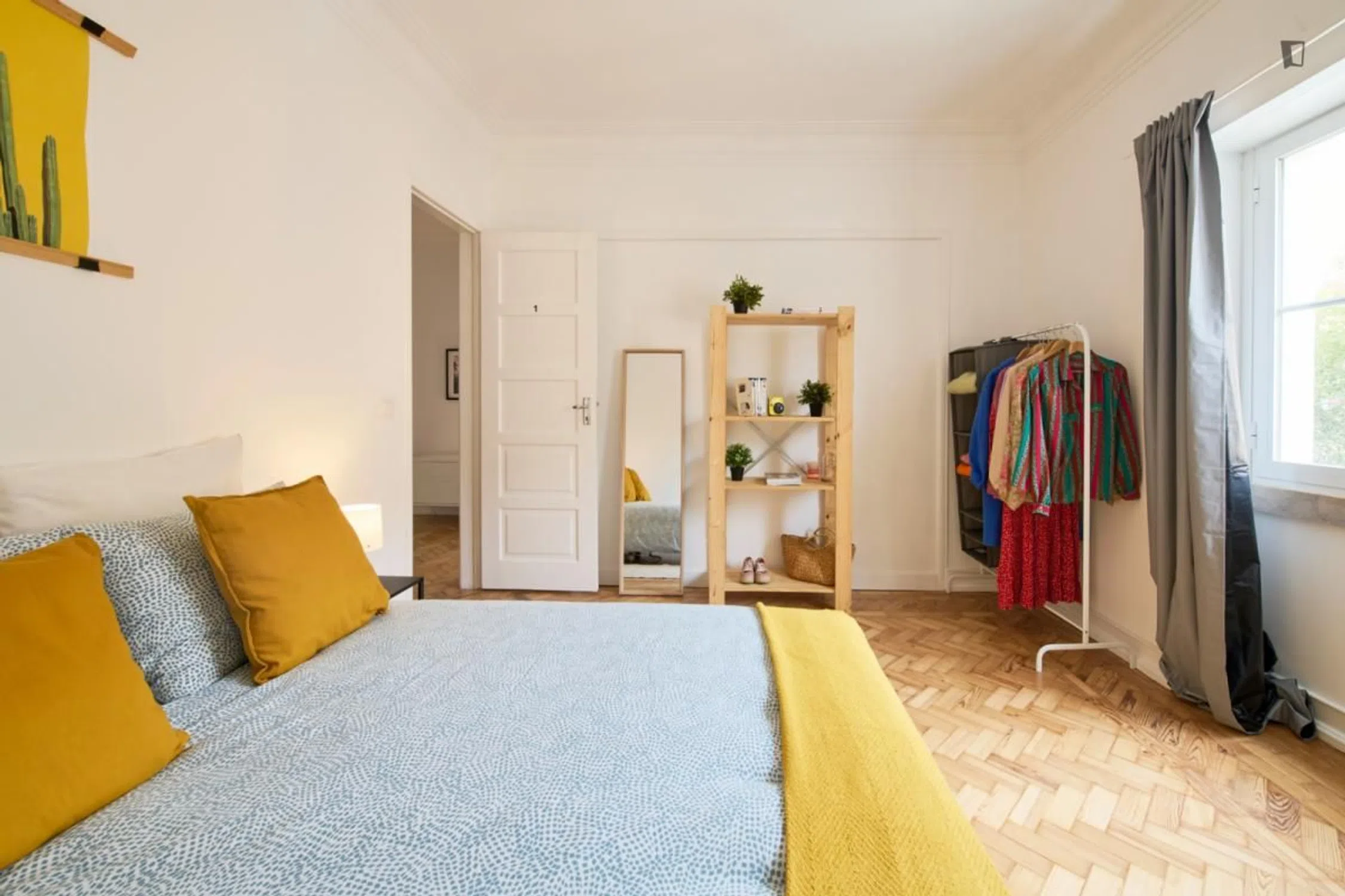Modern 1 Bedroom Furnished Room for Rent in Arroios – Prime Location with Easy Transport