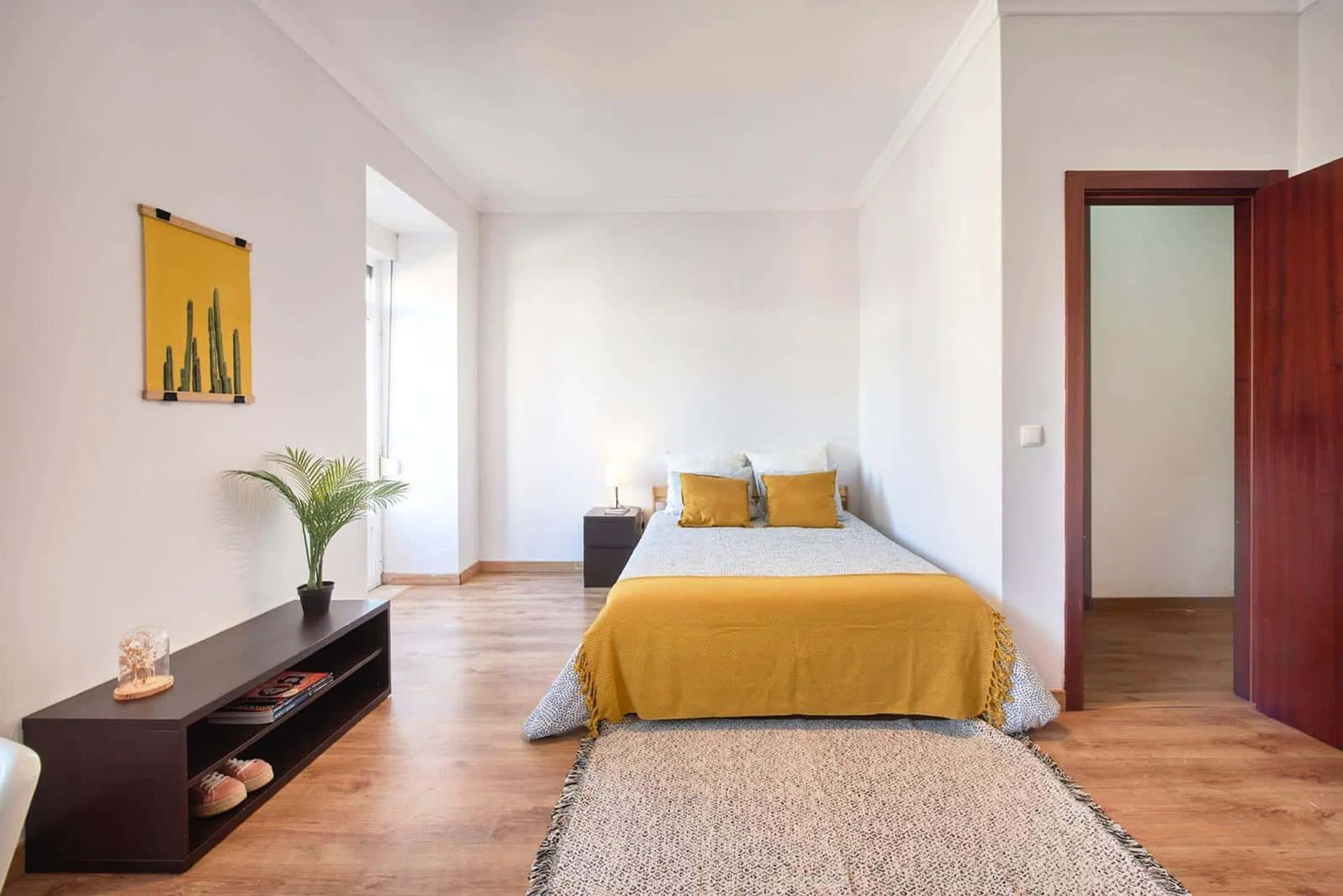 Modern 1 Bedroom Furnished Room for Rent in Avenidas Novas – Prime Location with Easy Transport