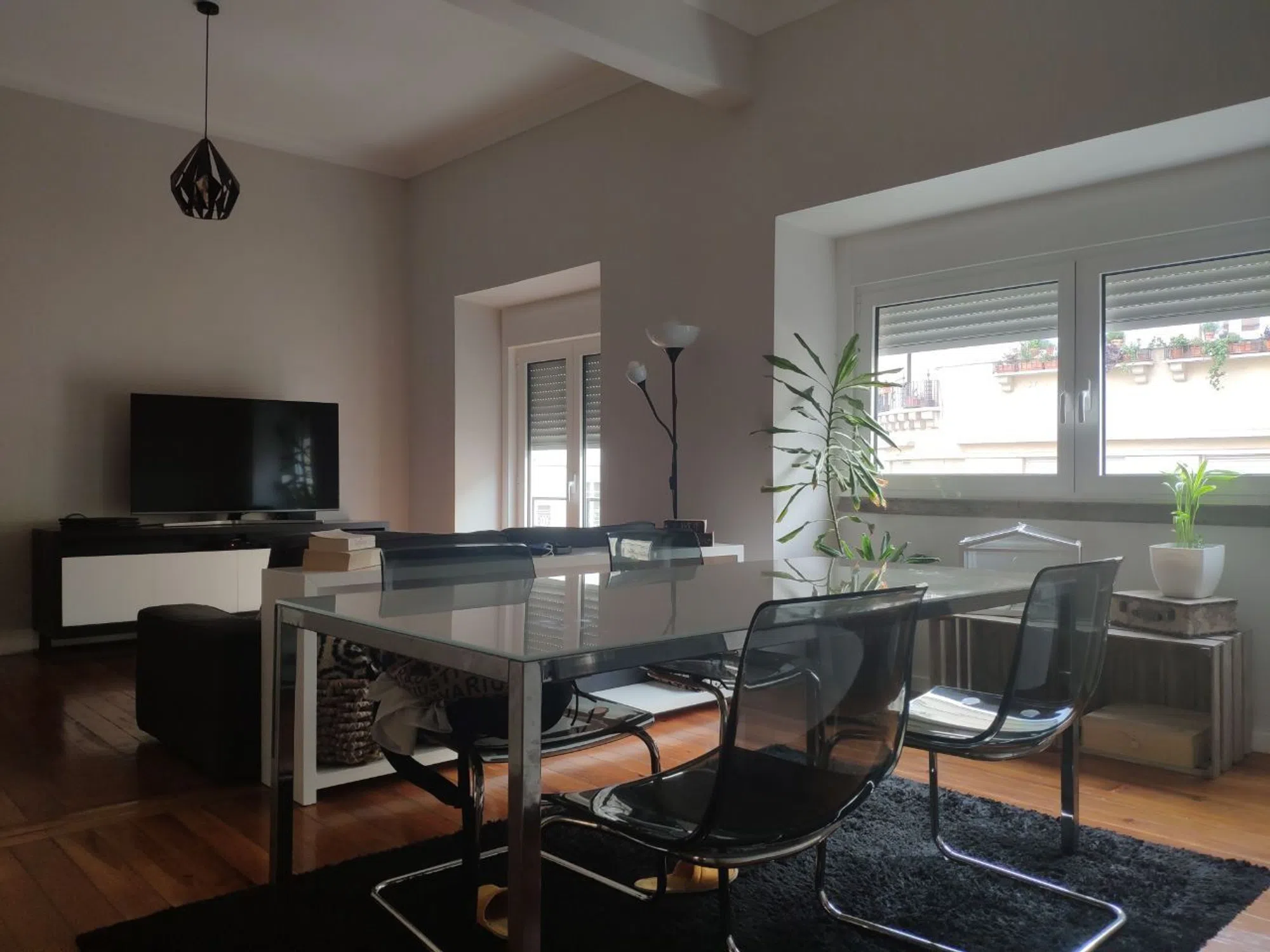 Modern 1 Bedroom Furnished Room for Rent in Areeiro – Prime Location with Easy Transport