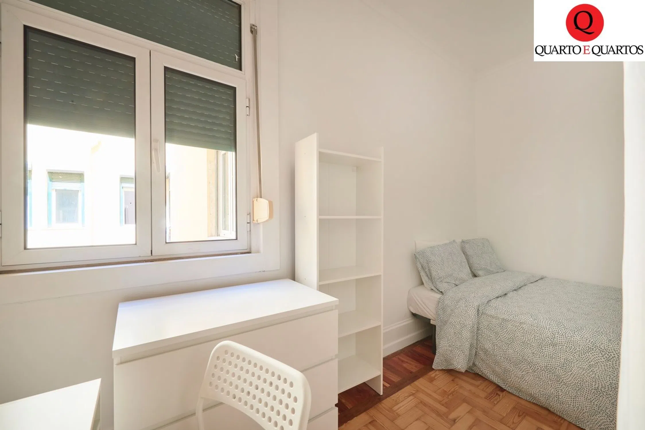 Modern 1 Bedroom Furnished Room for Rent in Avenidas Novas – Prime Location with Easy Transport