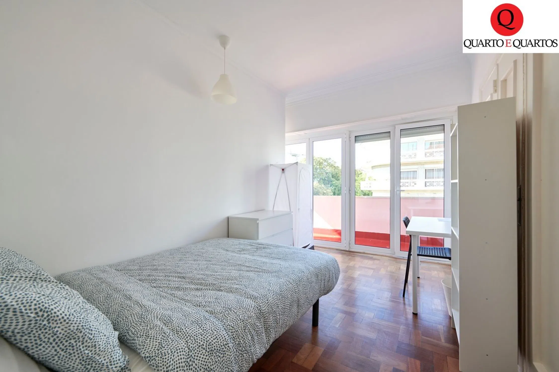 Modern 1 Bedroom Furnished Room for Rent in Avenidas Novas – Prime Location with Easy Transport
