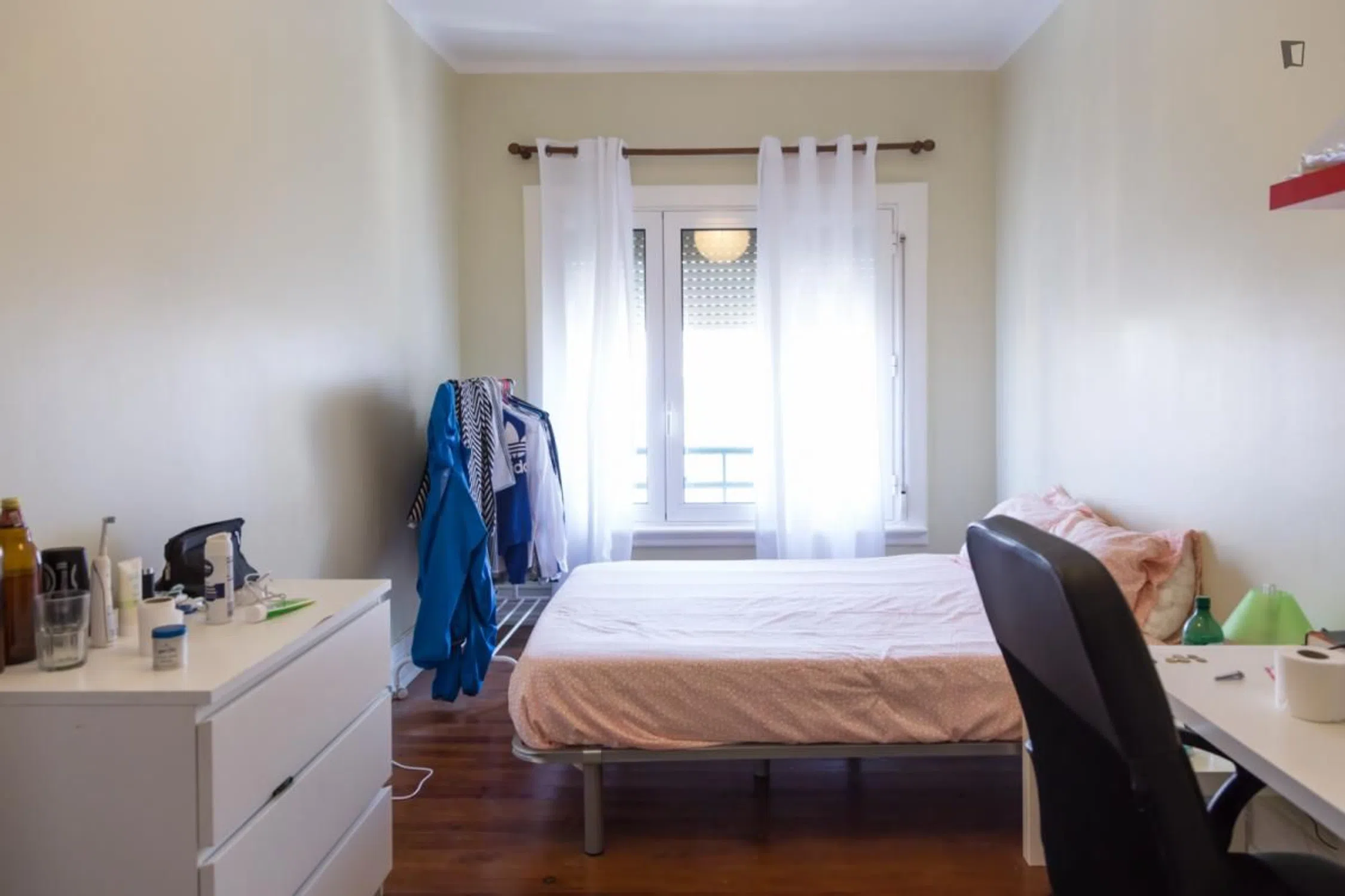 Modern 1 Bedroom Furnished Room for Rent in Areeiro – Prime Location with Easy Transport