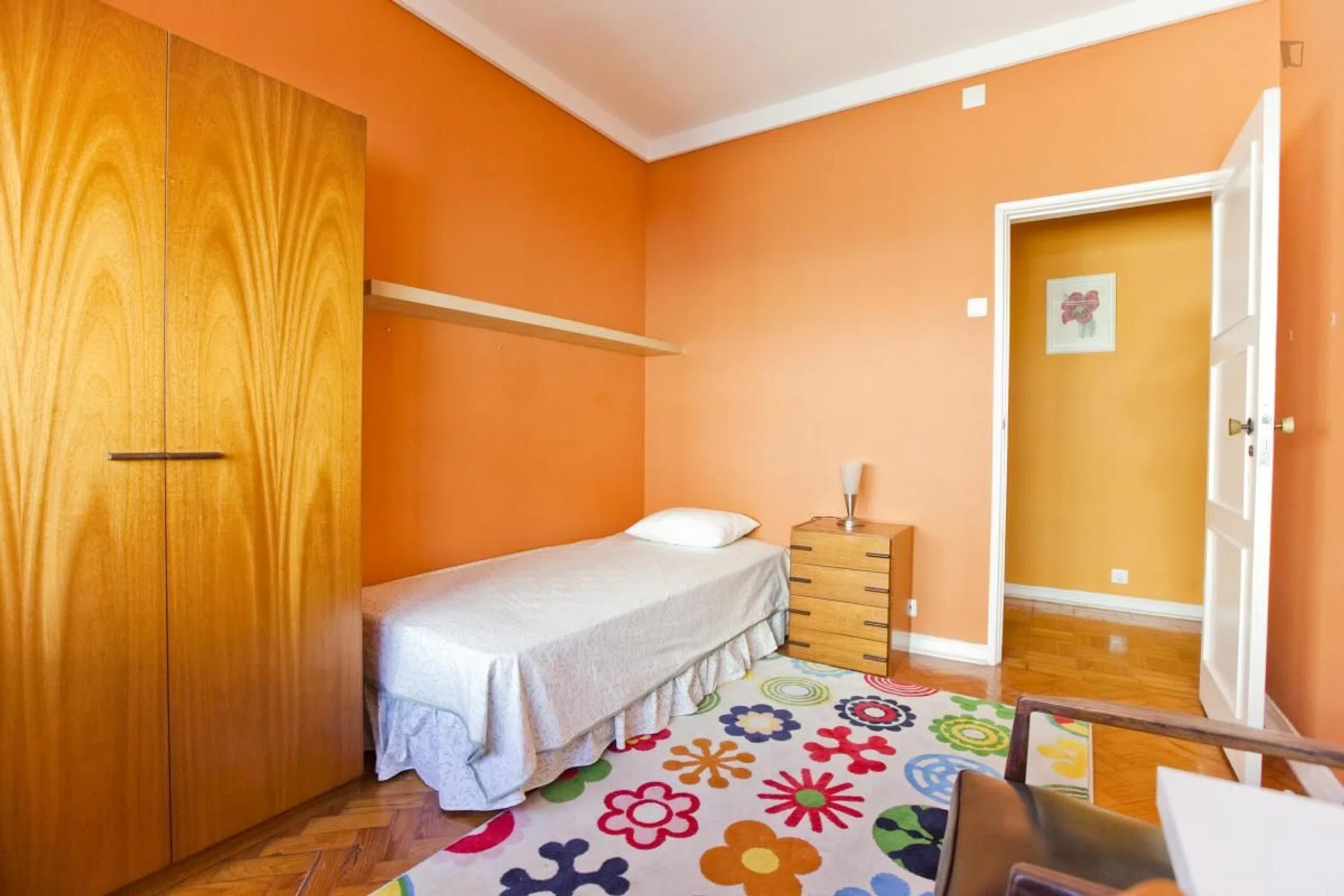 Modern 1 Bedroom Furnished Room for Rent in Arroios – Prime Location with Easy Transport