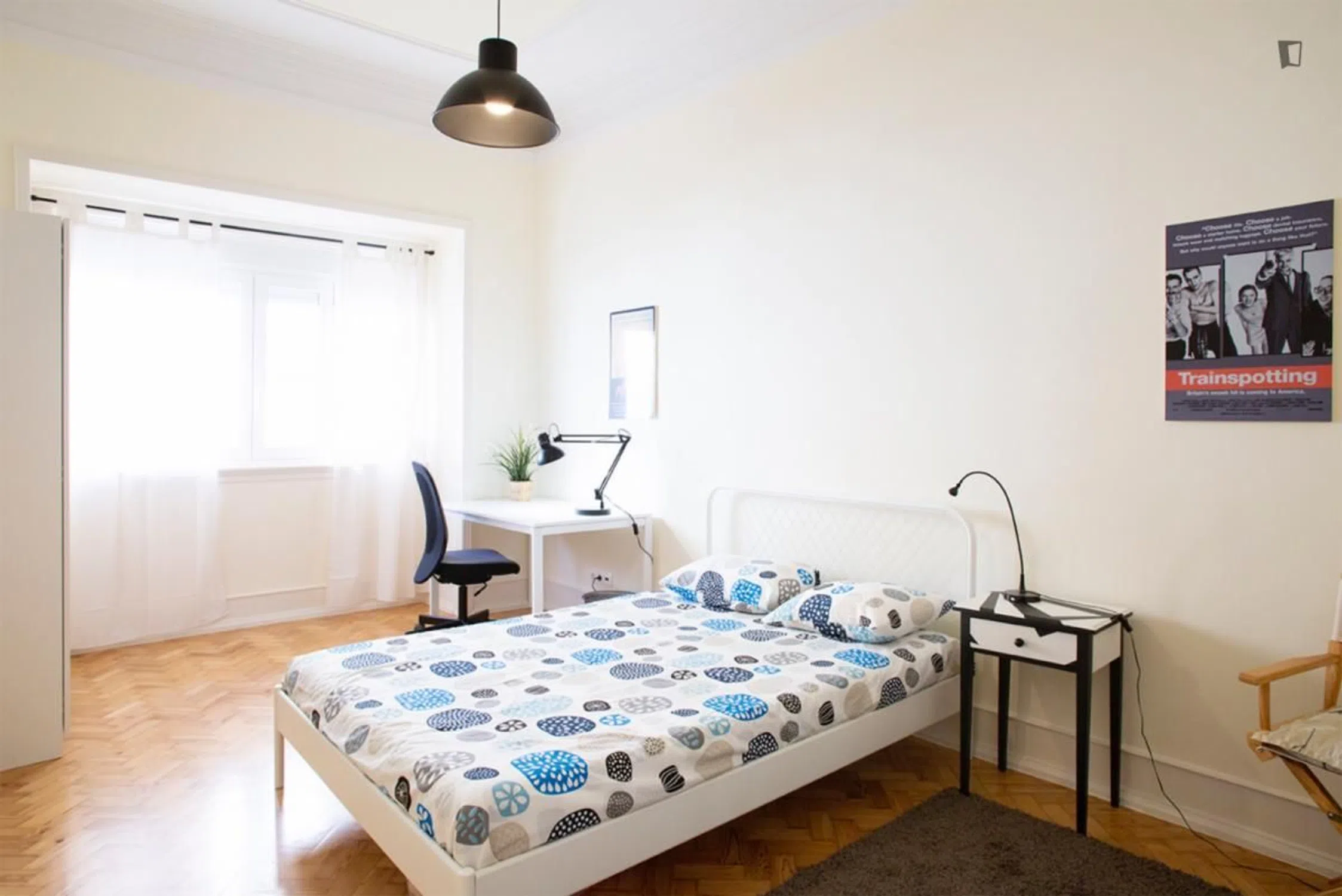 Modern 1 Bedroom Furnished Room for Rent in Arroios – Prime Location with Easy Transport