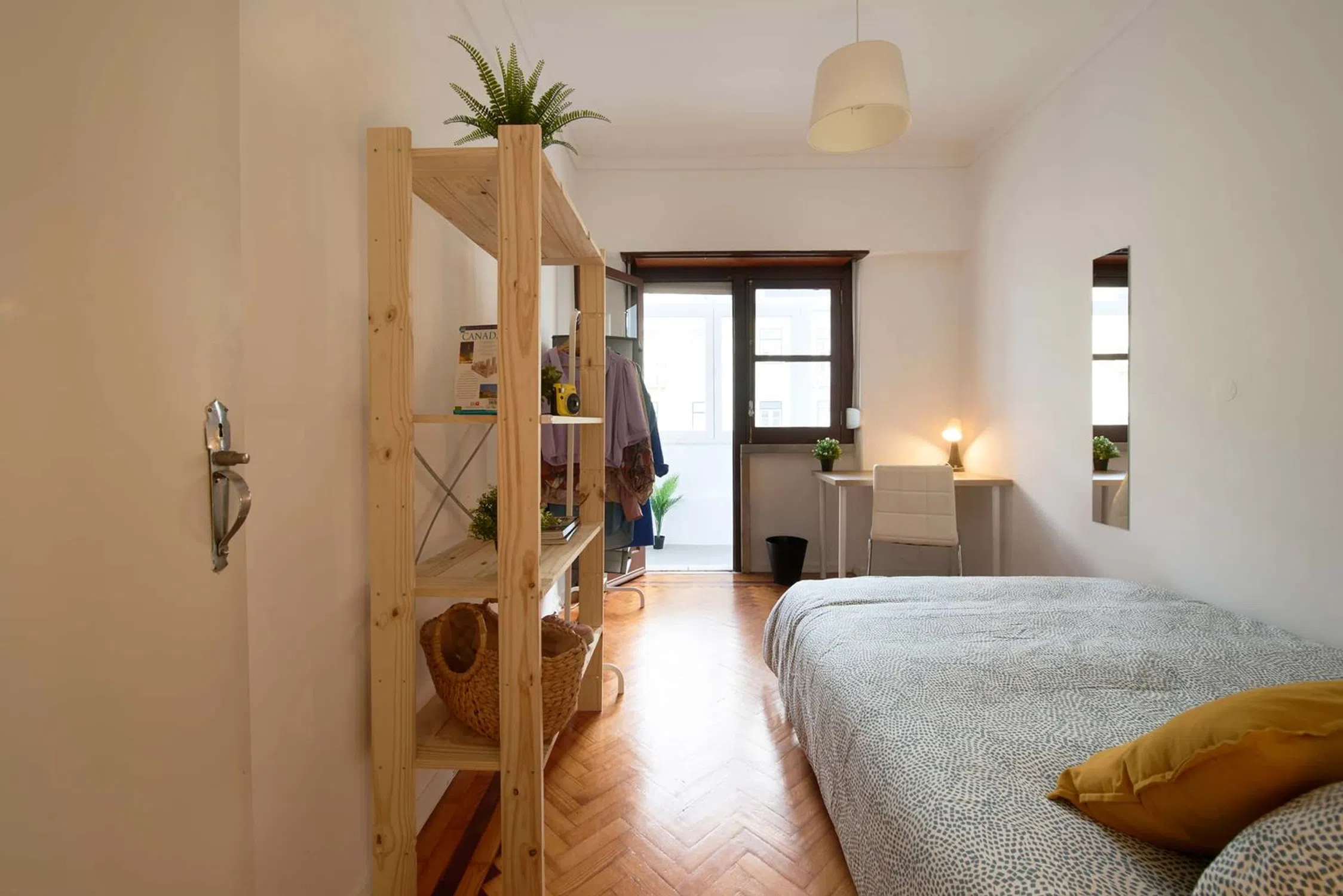 Modern 1 Bedroom Furnished Room for Rent in Avenidas Novas – Prime Location with Easy Transport