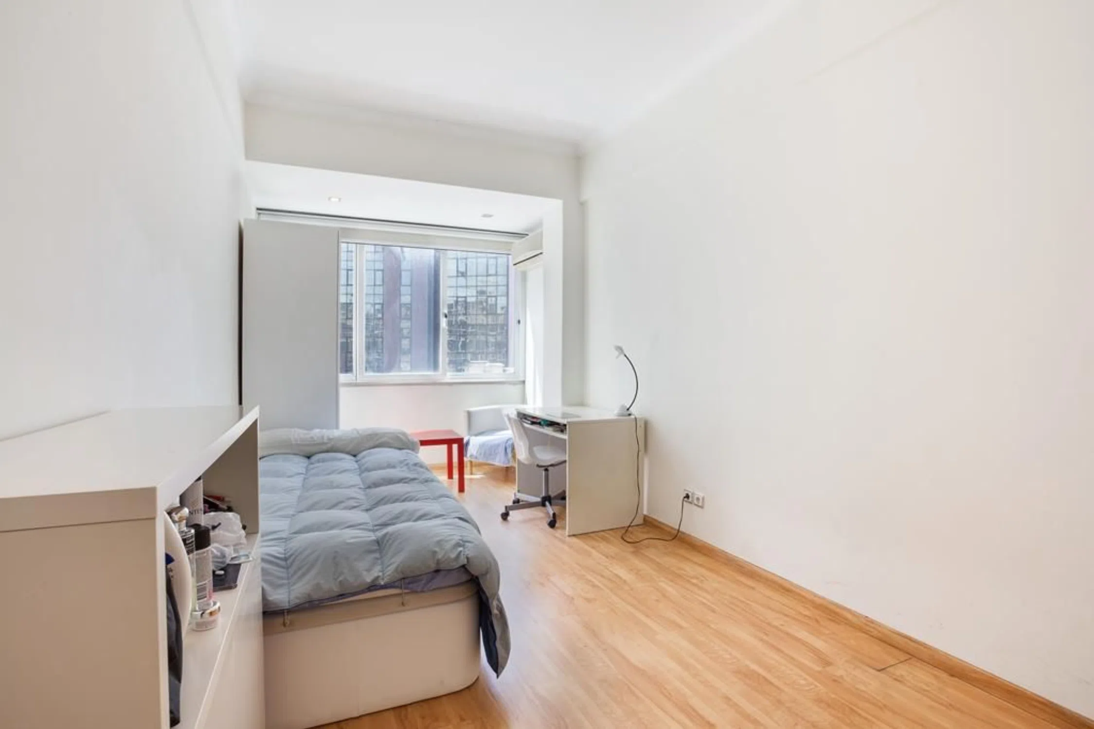 Modern 1 Bedroom Furnished Room for Rent in Avenidas Novas – Prime Location with Easy Transport