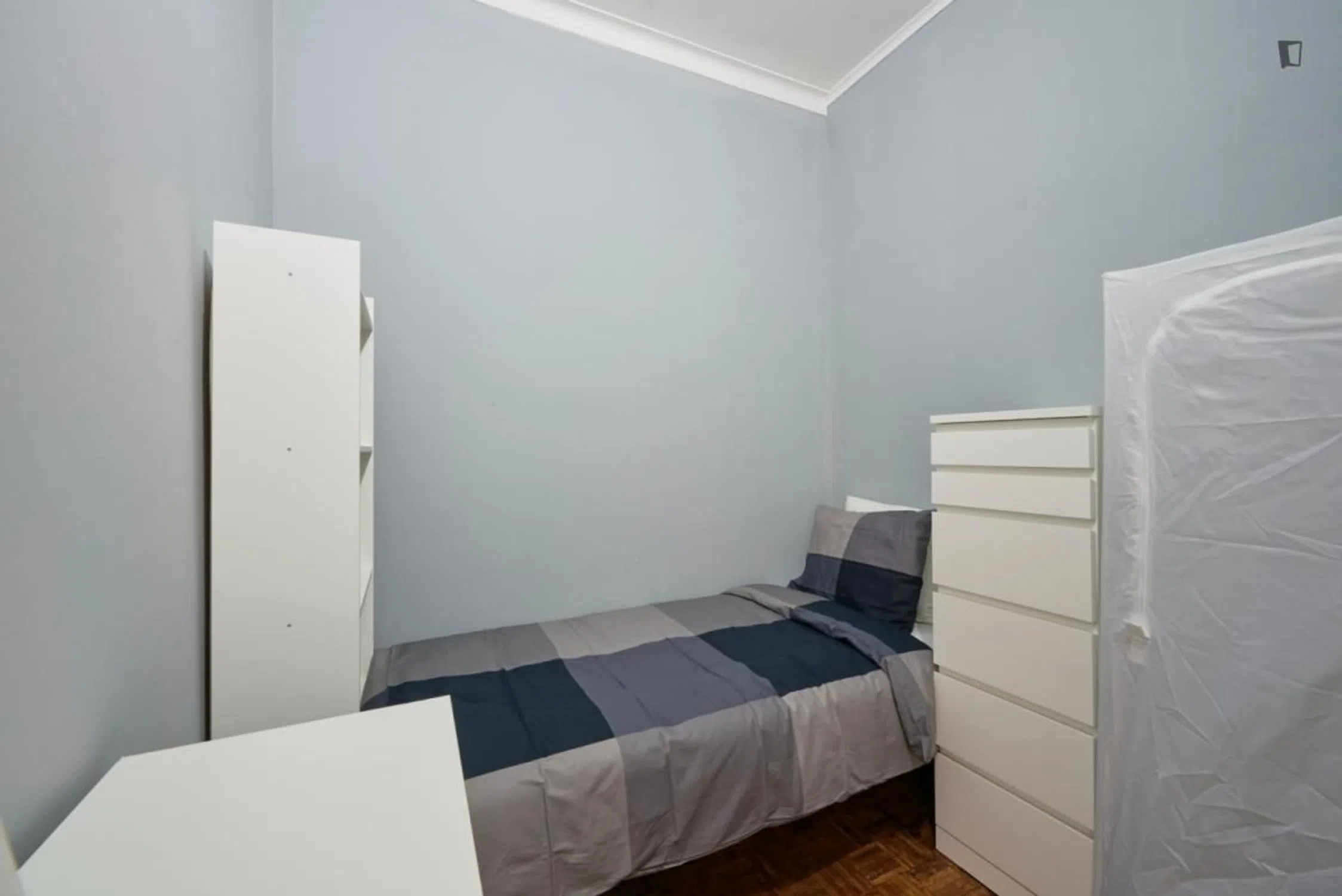 Modern 1 Bedroom Furnished Room for Rent in Belém – Prime Location with Easy Transport