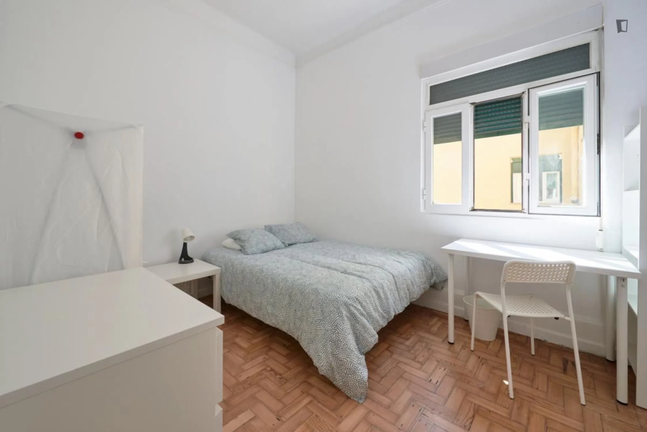 Modern 1 Bedroom Furnished Room for Rent in Avenidas Novas – Prime Location with Easy Transport