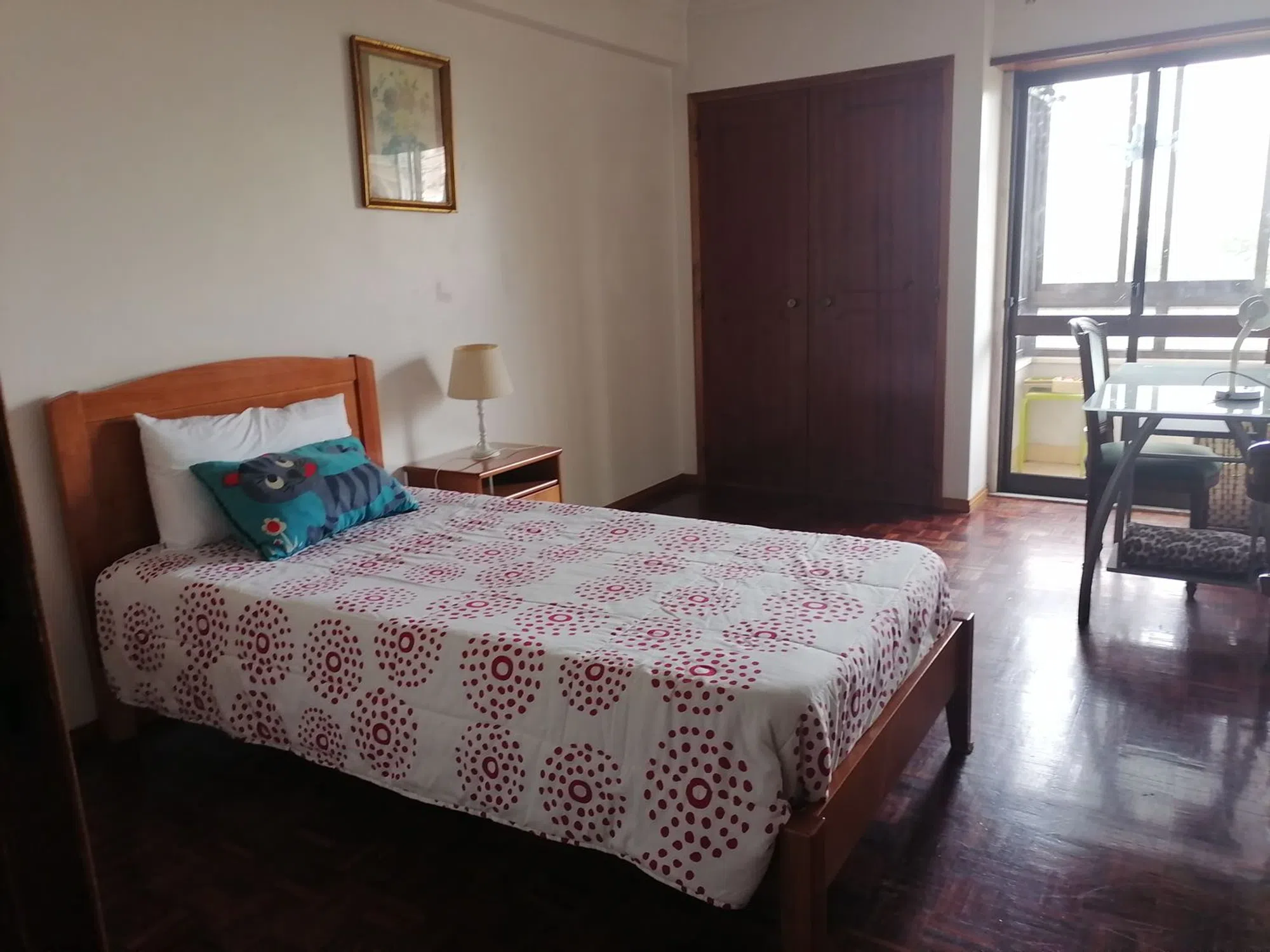 Modern 1 Bedroom Furnished Room for Rent in Arroios – Prime Location with Easy Transport