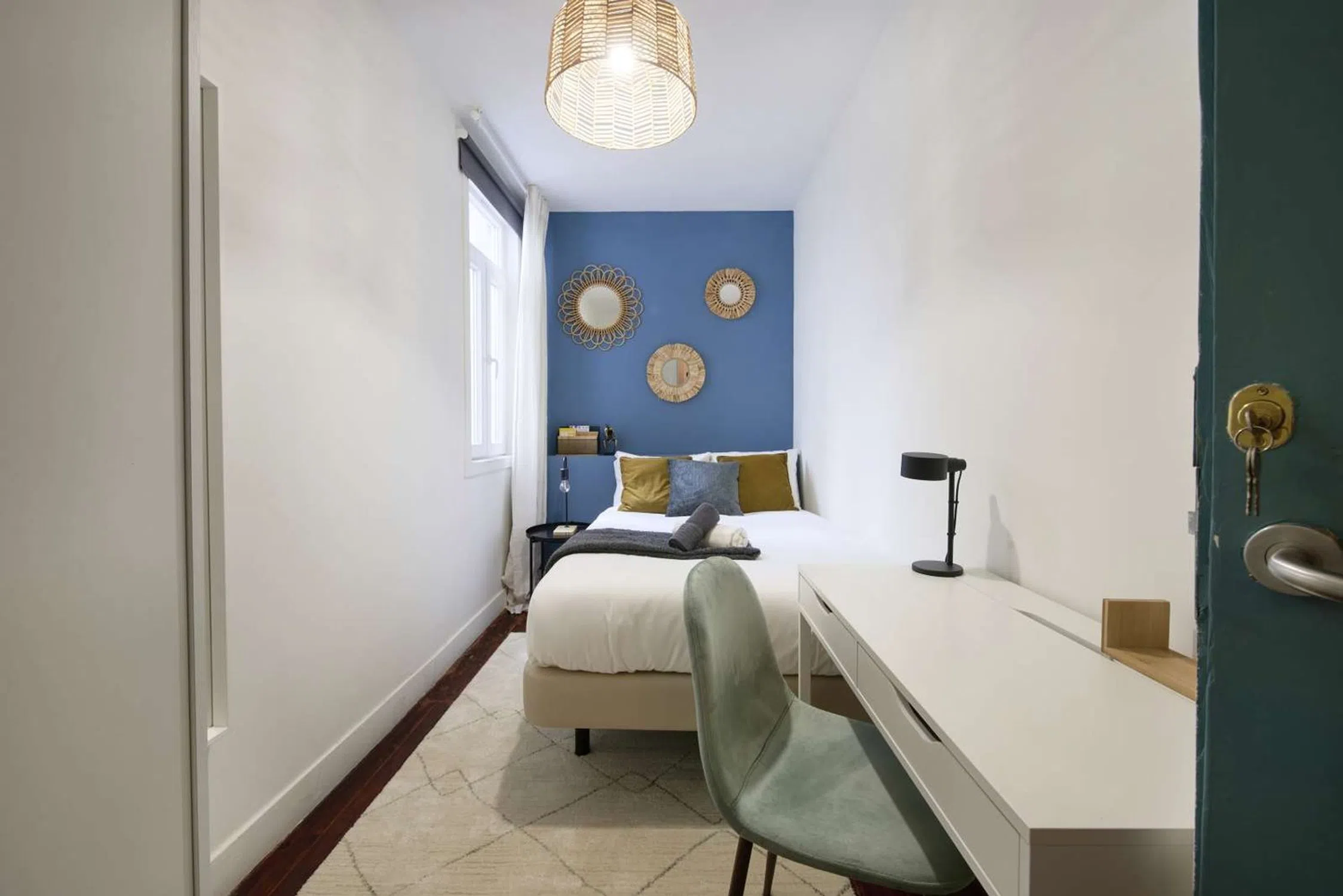 Modern 1 Bedroom Furnished Room for Rent in Arroios – Prime Location with Easy Transport