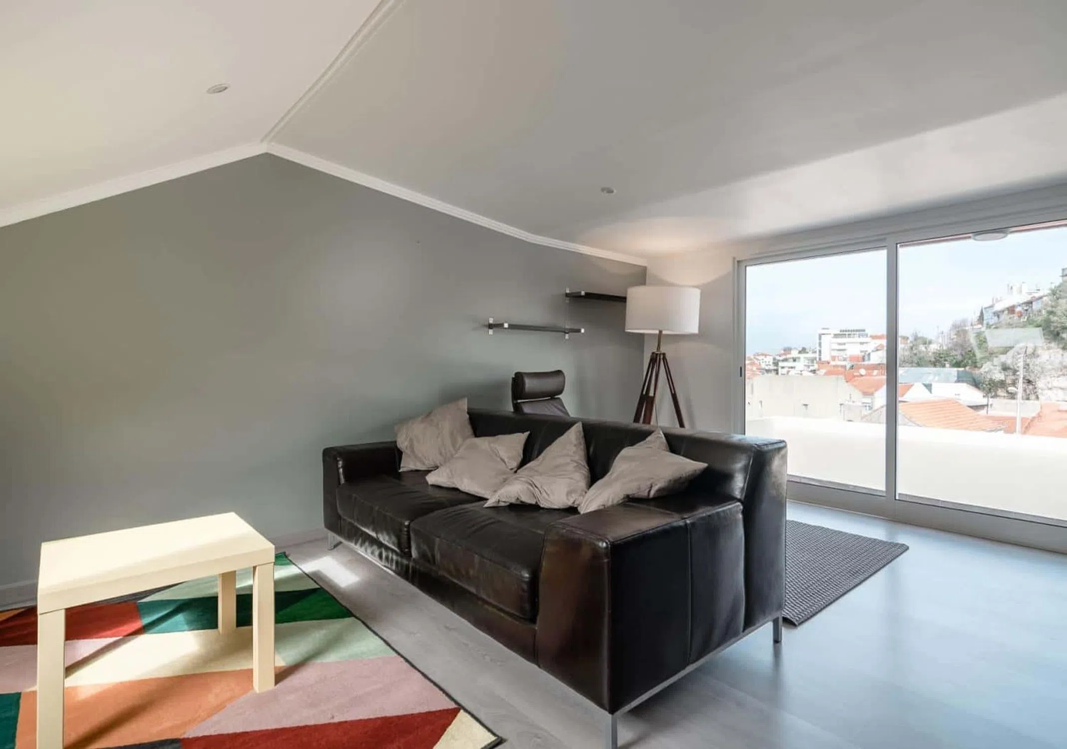 Modern 1 Bedroom Furnished Room for Rent in Belém – Prime Location with Easy Transport
