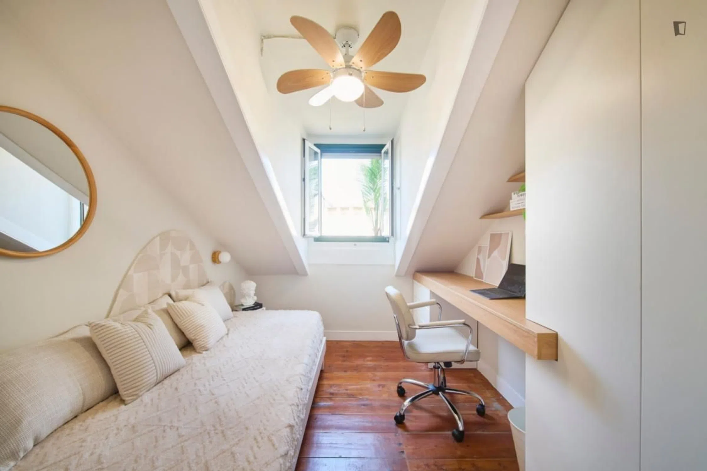 Modern 1 Bedroom Furnished Room for Rent in Estrela – Prime Location with Easy Transport