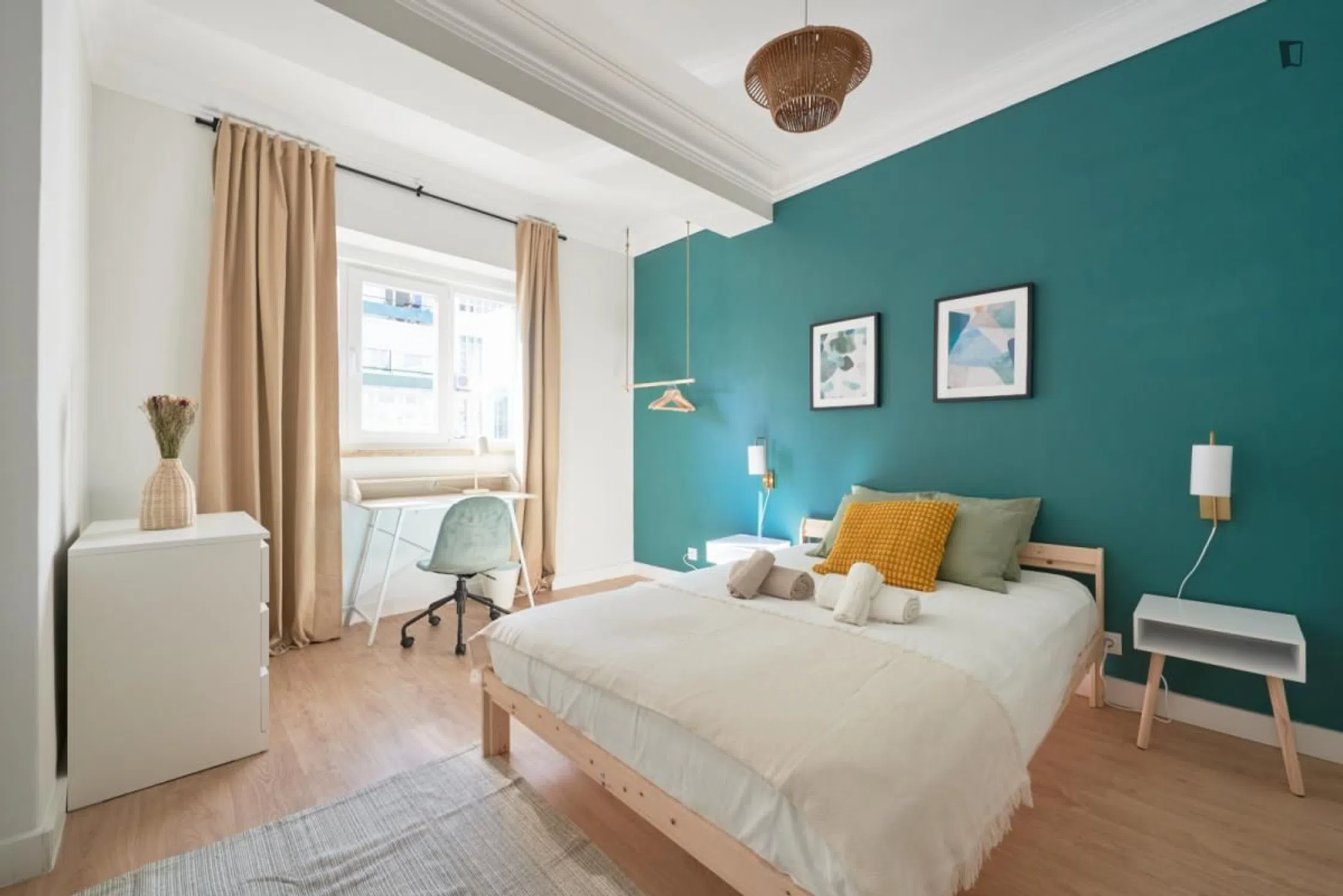 Modern 1 Bedroom Furnished Room for Rent in Arroios – Prime Location with Easy Transport