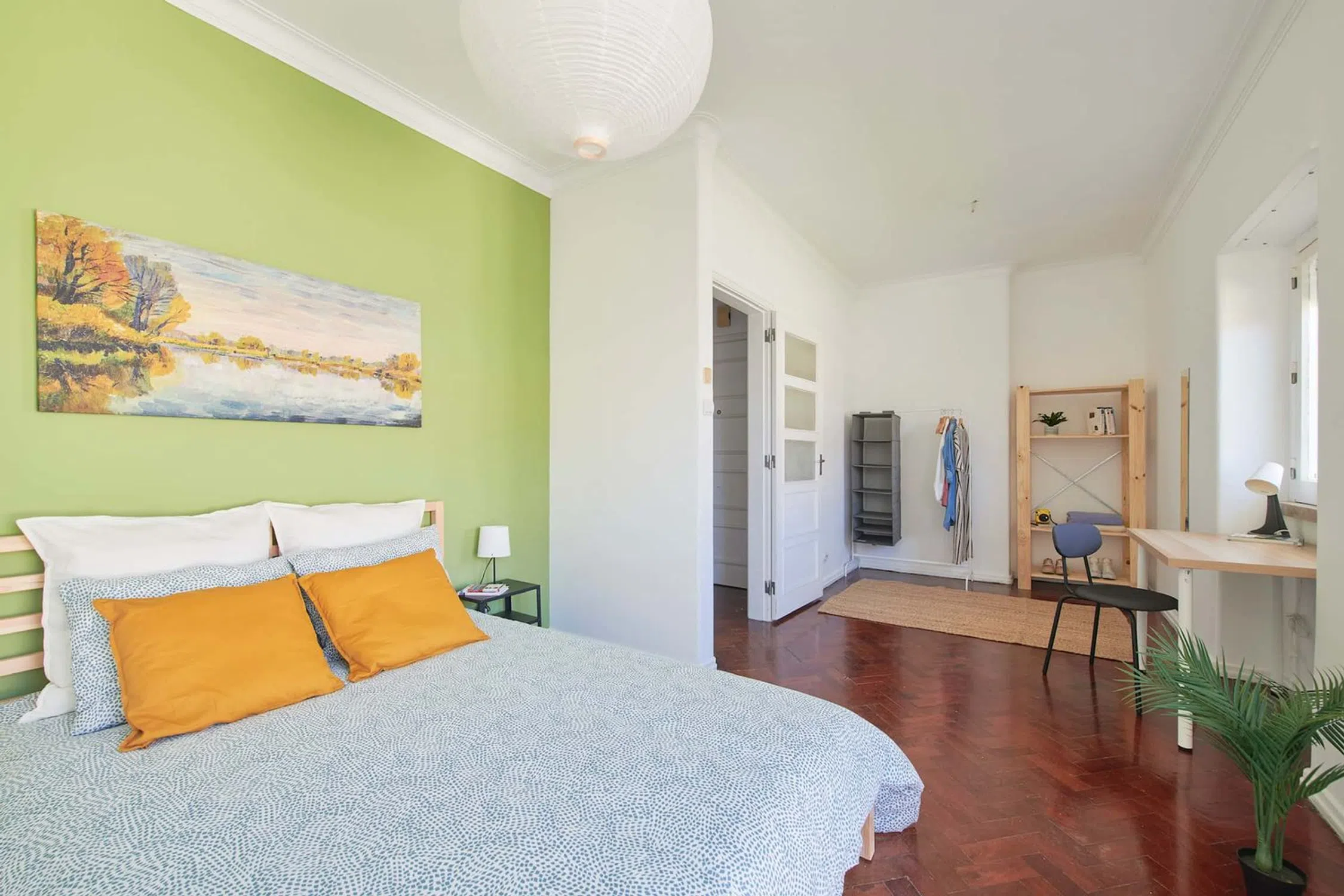 Modern 1 Bedroom Furnished Room for Rent in Arroios – Prime Location with Easy Transport