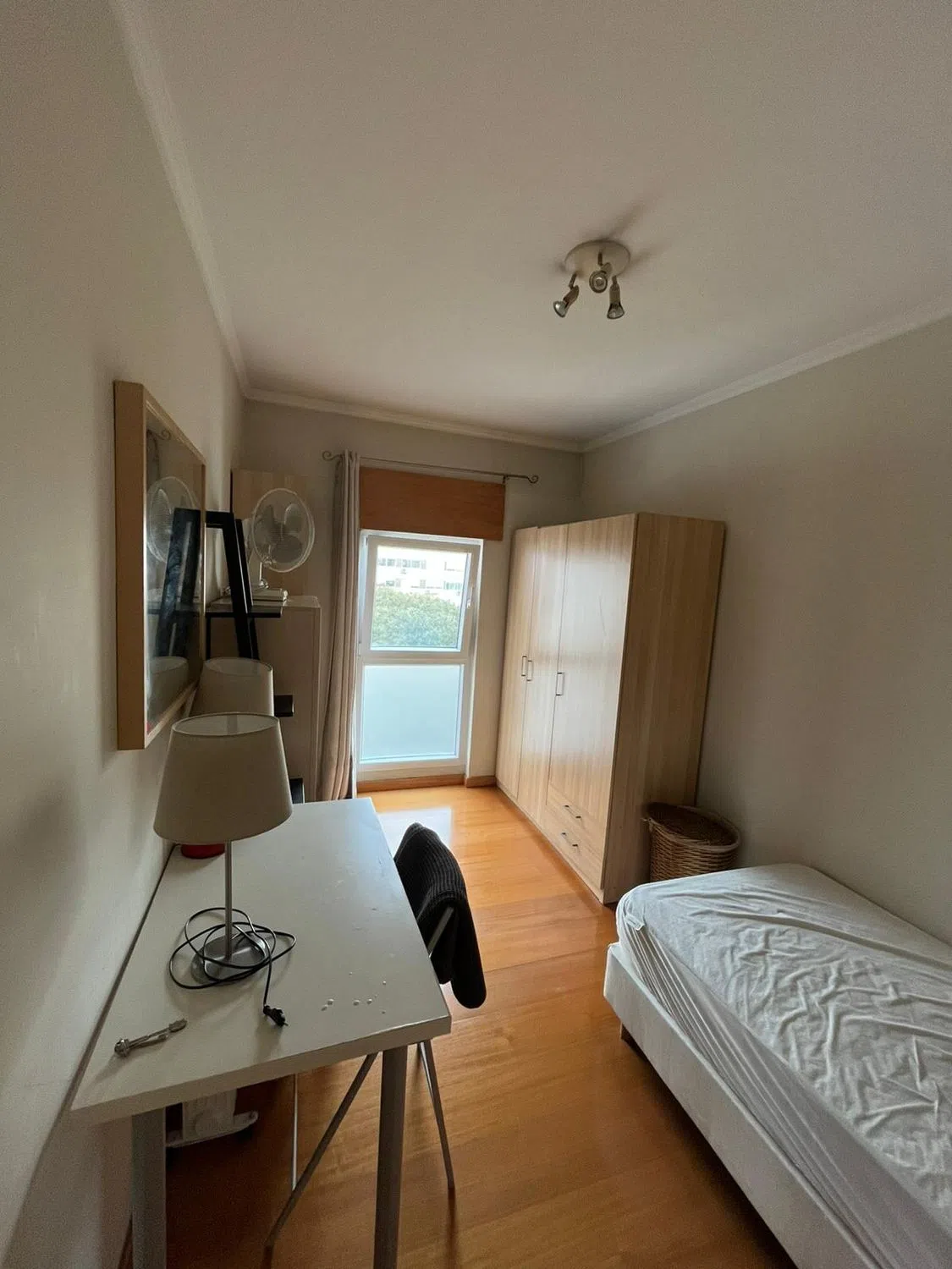 Modern 1 Bedroom Furnished Room for Rent in Arroios – Prime Location with Easy Transport
