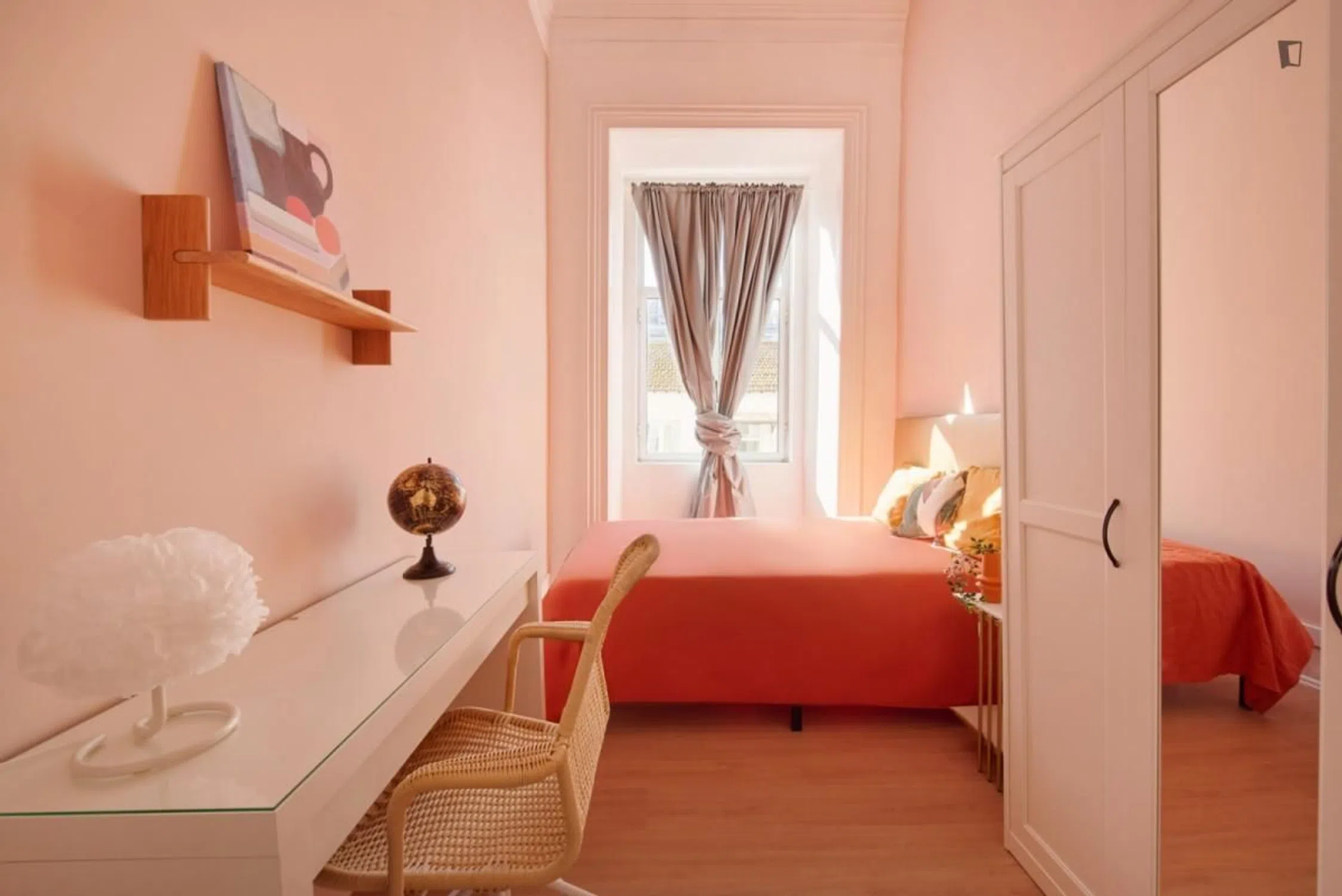 Flat in Luz with natural light
