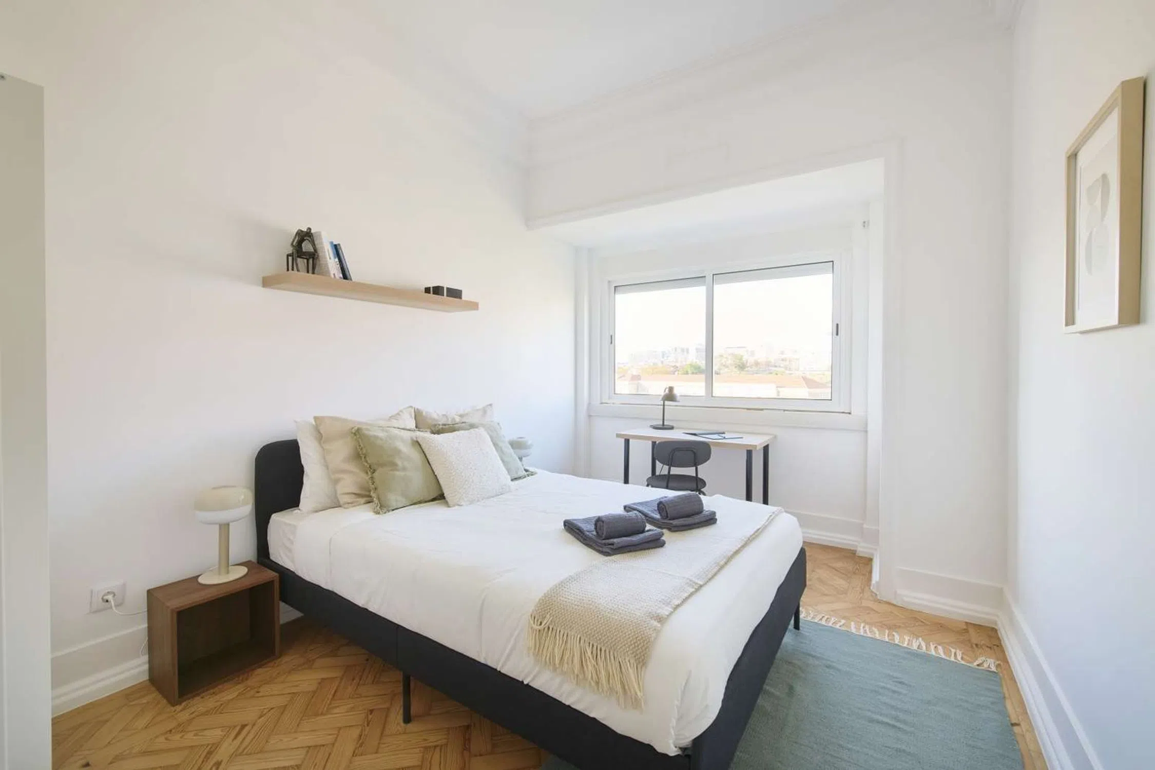 Modern 1 Bedroom Furnished Room for Rent in Arroios – Prime Location with Easy Transport