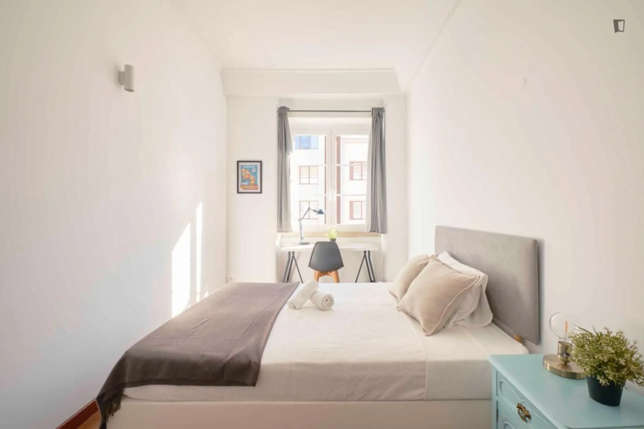 Flat in Luz with natural light