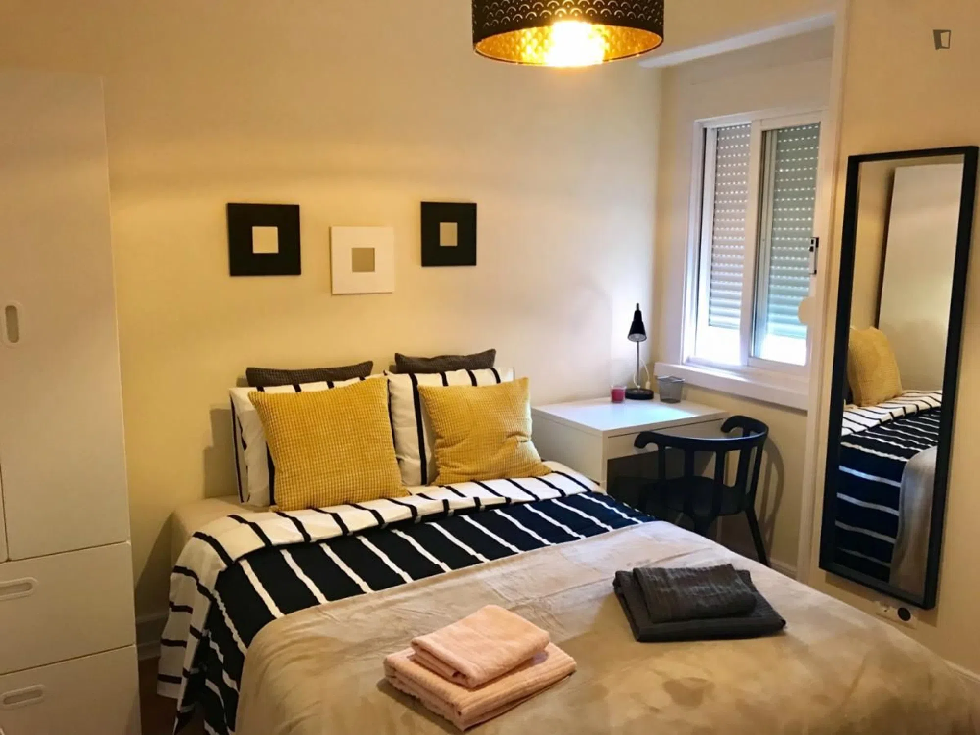 Modern 1 Bedroom Furnished Room for Rent in Arroios – Prime Location with Easy Transport