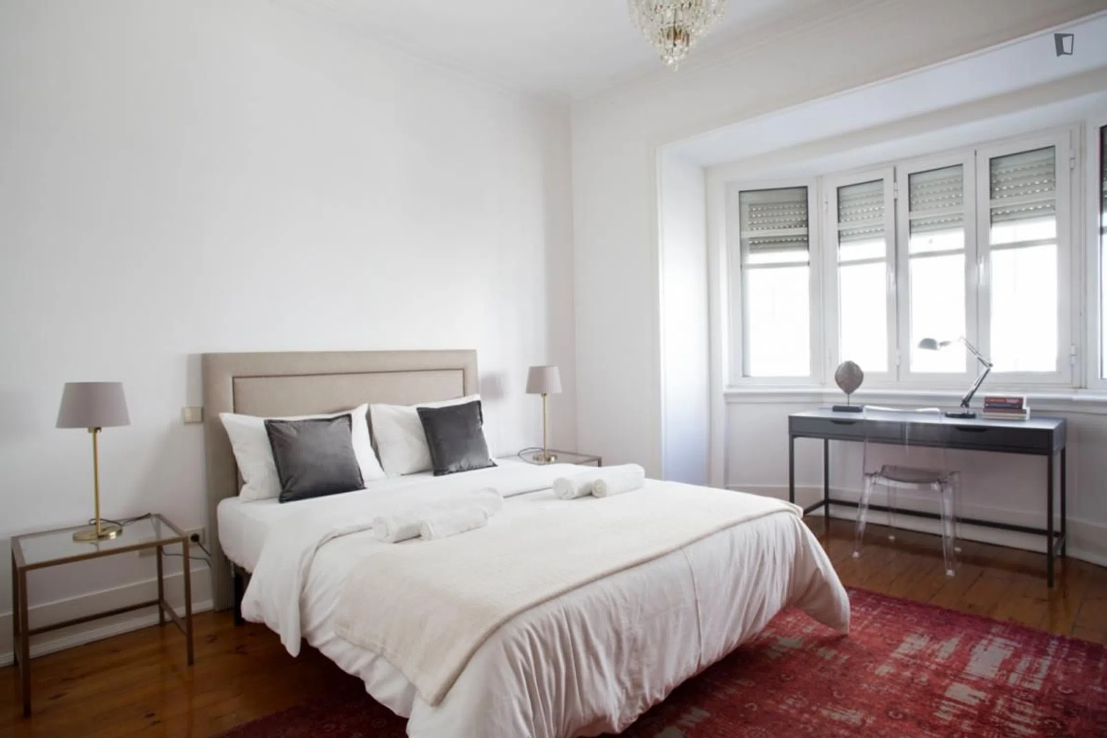 Modern 1 Bedroom Furnished Room for Rent in Arroios – Prime Location with Easy Transport
