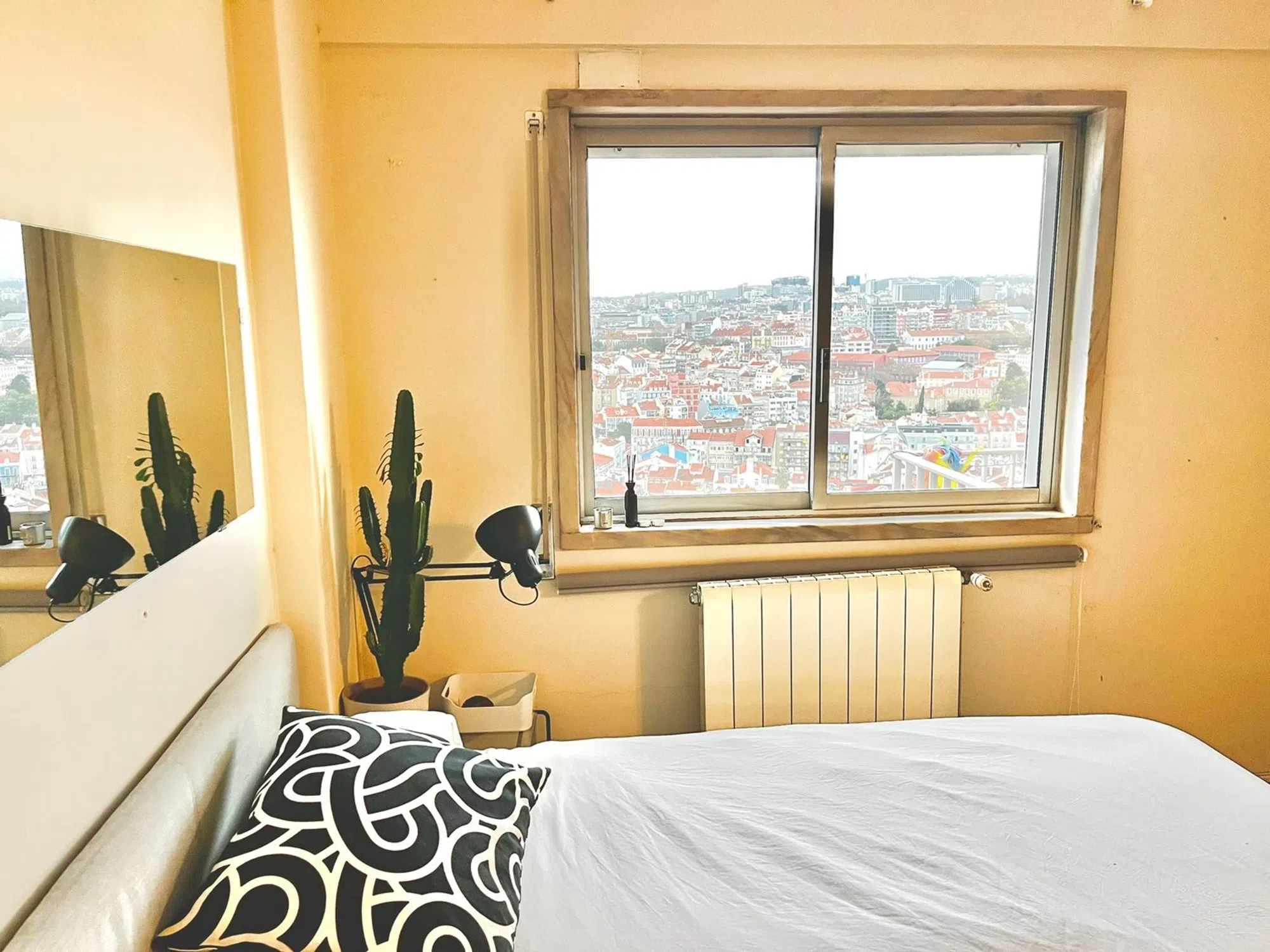Modern 1 Bedroom Furnished Room for Rent in Penha de França – Prime Location with Easy Transport