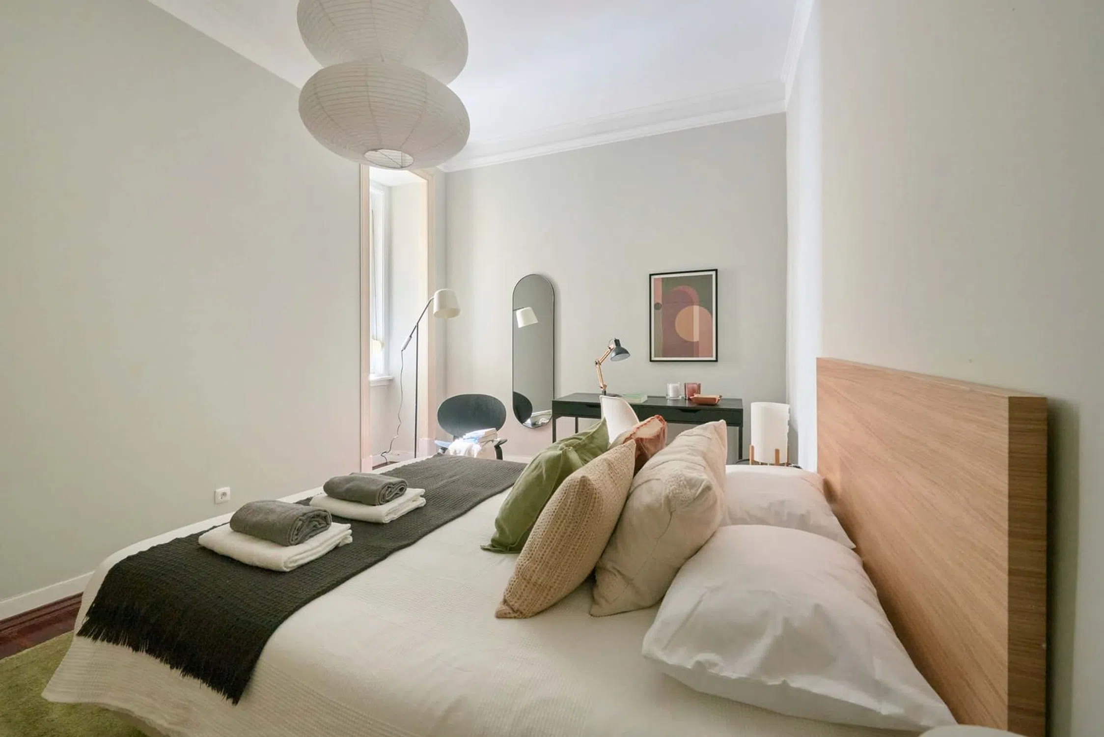 Modern 1 Bedroom Furnished Room for Rent in Santo António – Prime Location with Easy Transport