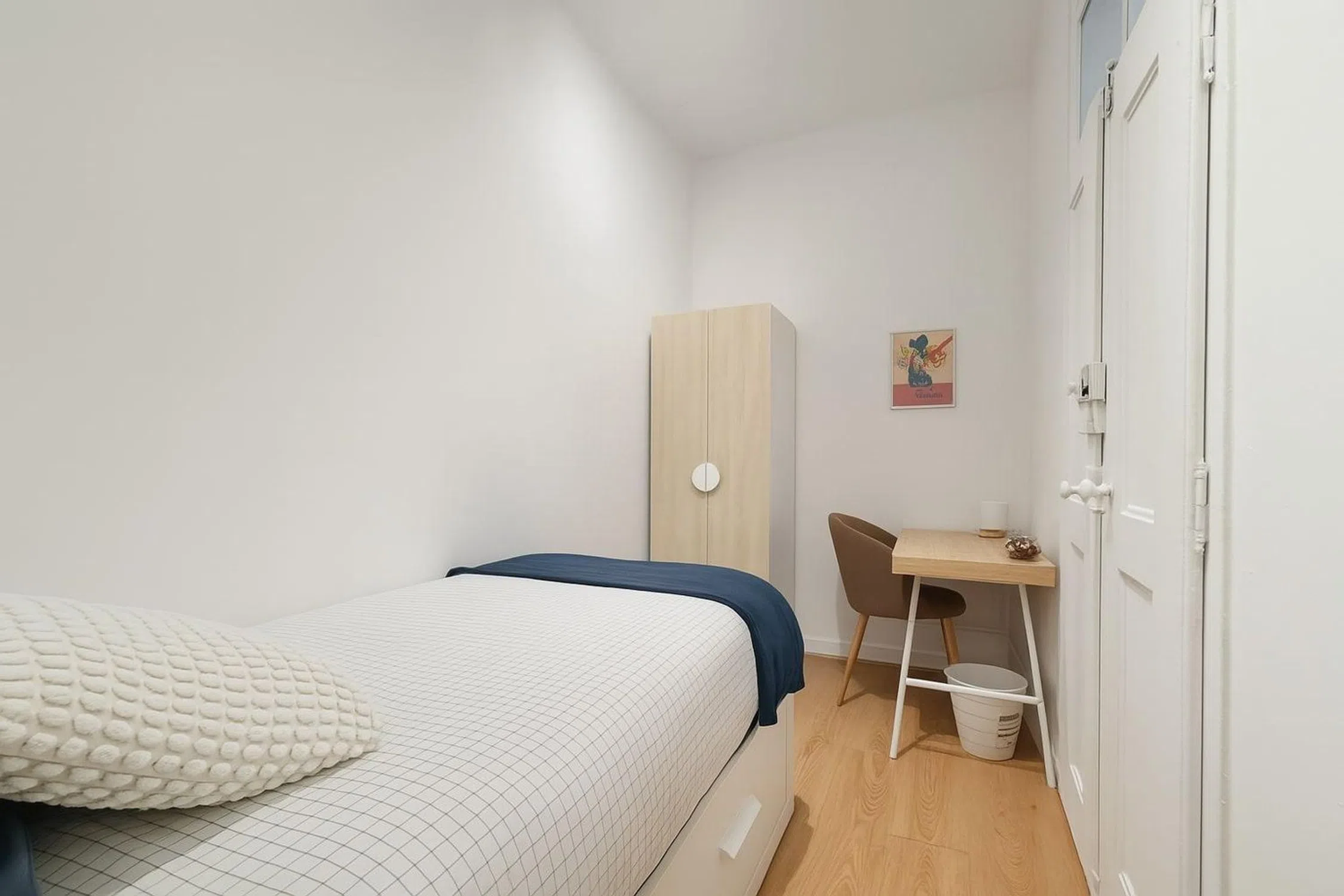 Modern 1 Bedroom Furnished Room for Rent in Estrela – Prime Location with Easy Transport