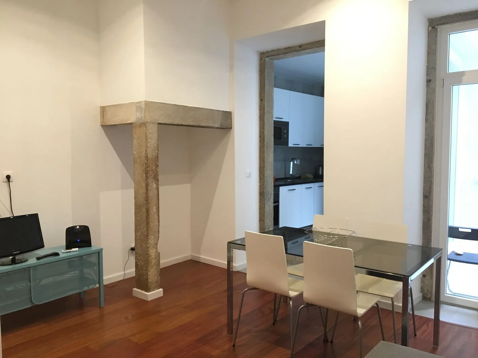 Modern 1 Bedroom Furnished Room for Rent in Arroios – Prime Location with Easy Transport