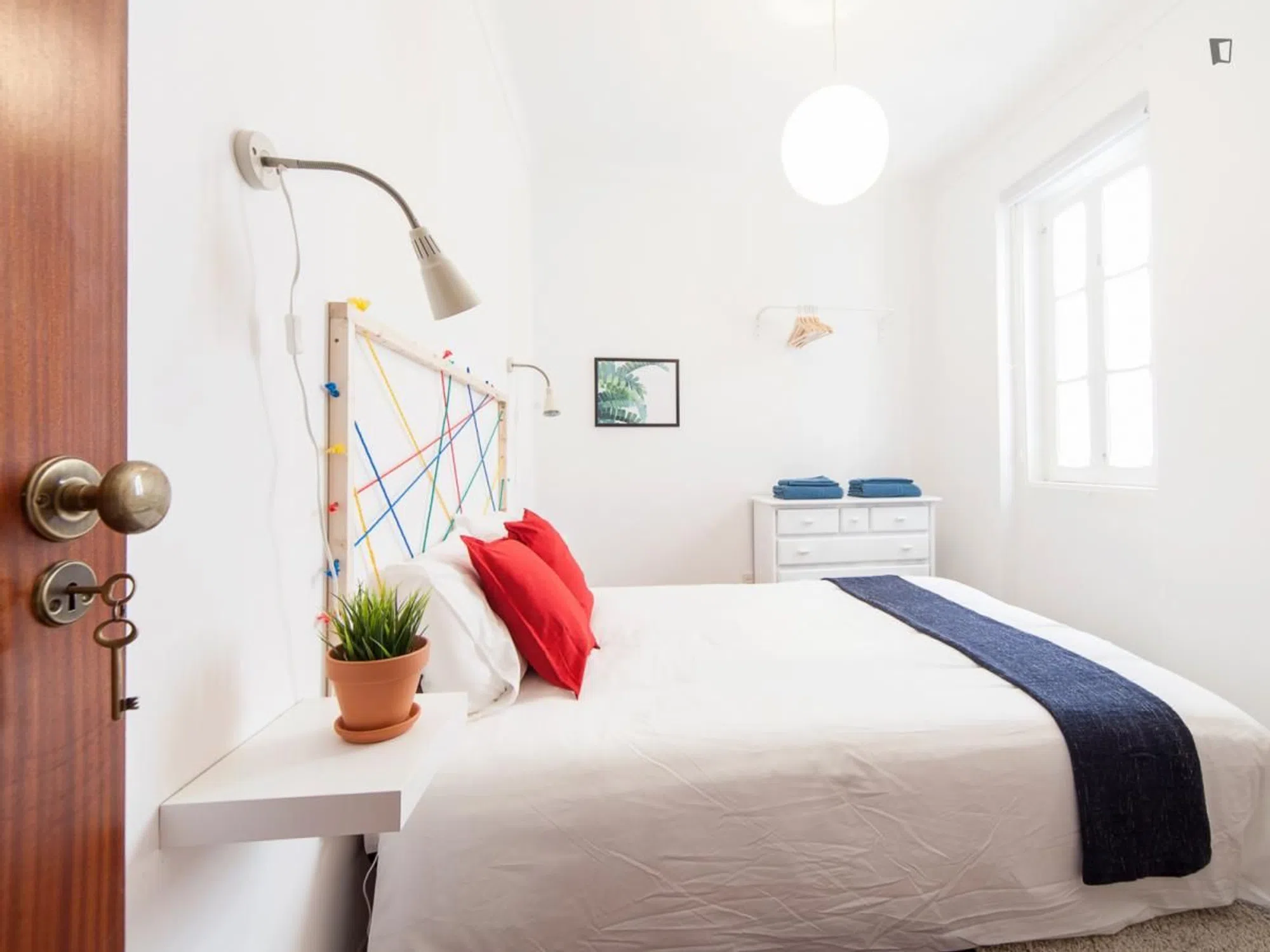 Modern 1 Bedroom Furnished Room for Rent in Arroios – Prime Location with Easy Transport