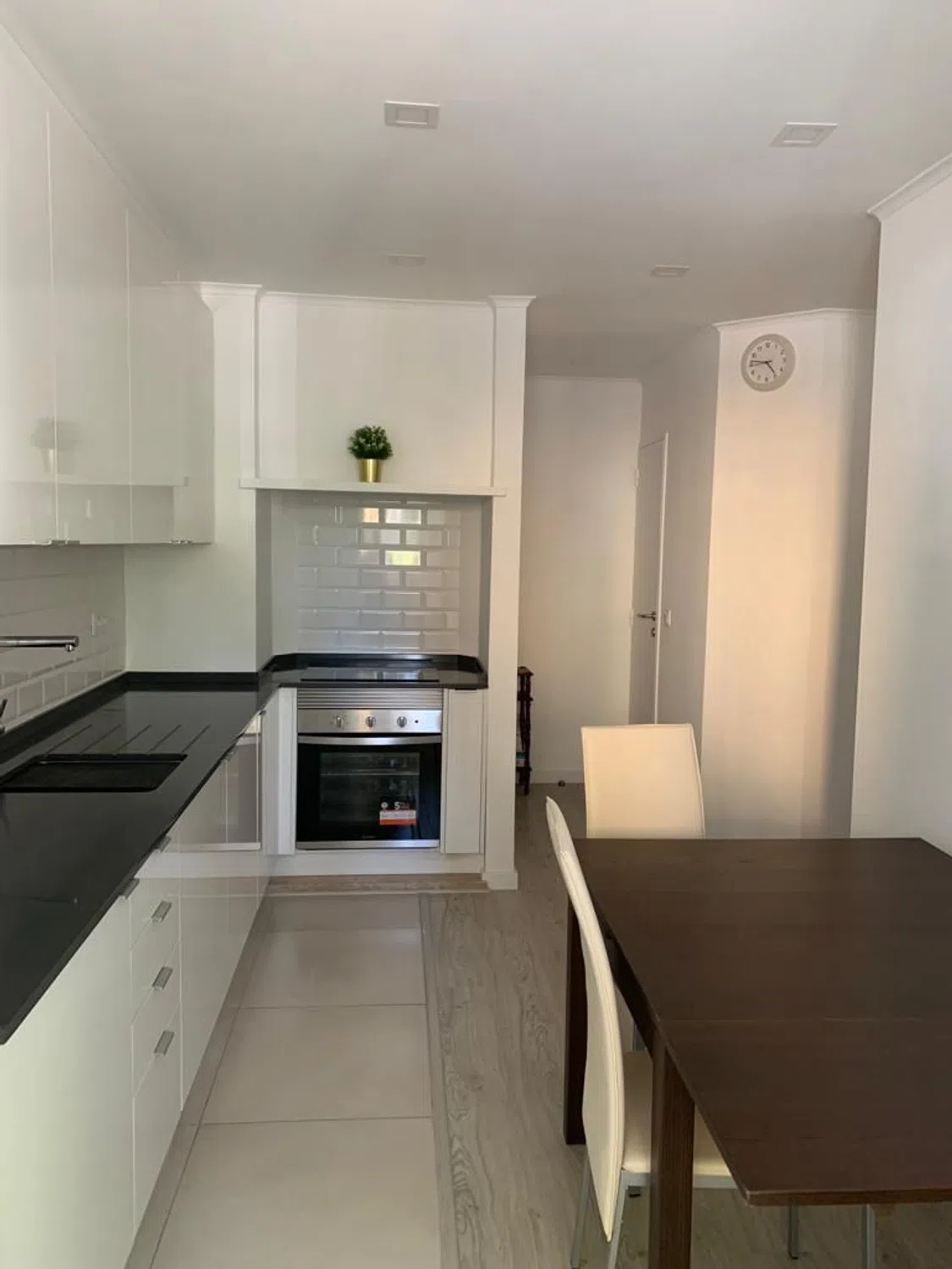 Modern 1 Bedroom Furnished Room for Rent in Arroios – Prime Location with Easy Transport