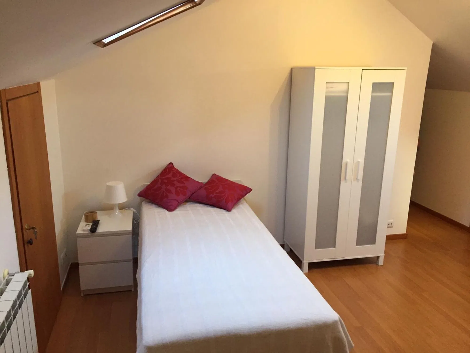 Modern 1 Bedroom Furnished Room for Rent in Avenidas Novas – Prime Location with Easy Transport