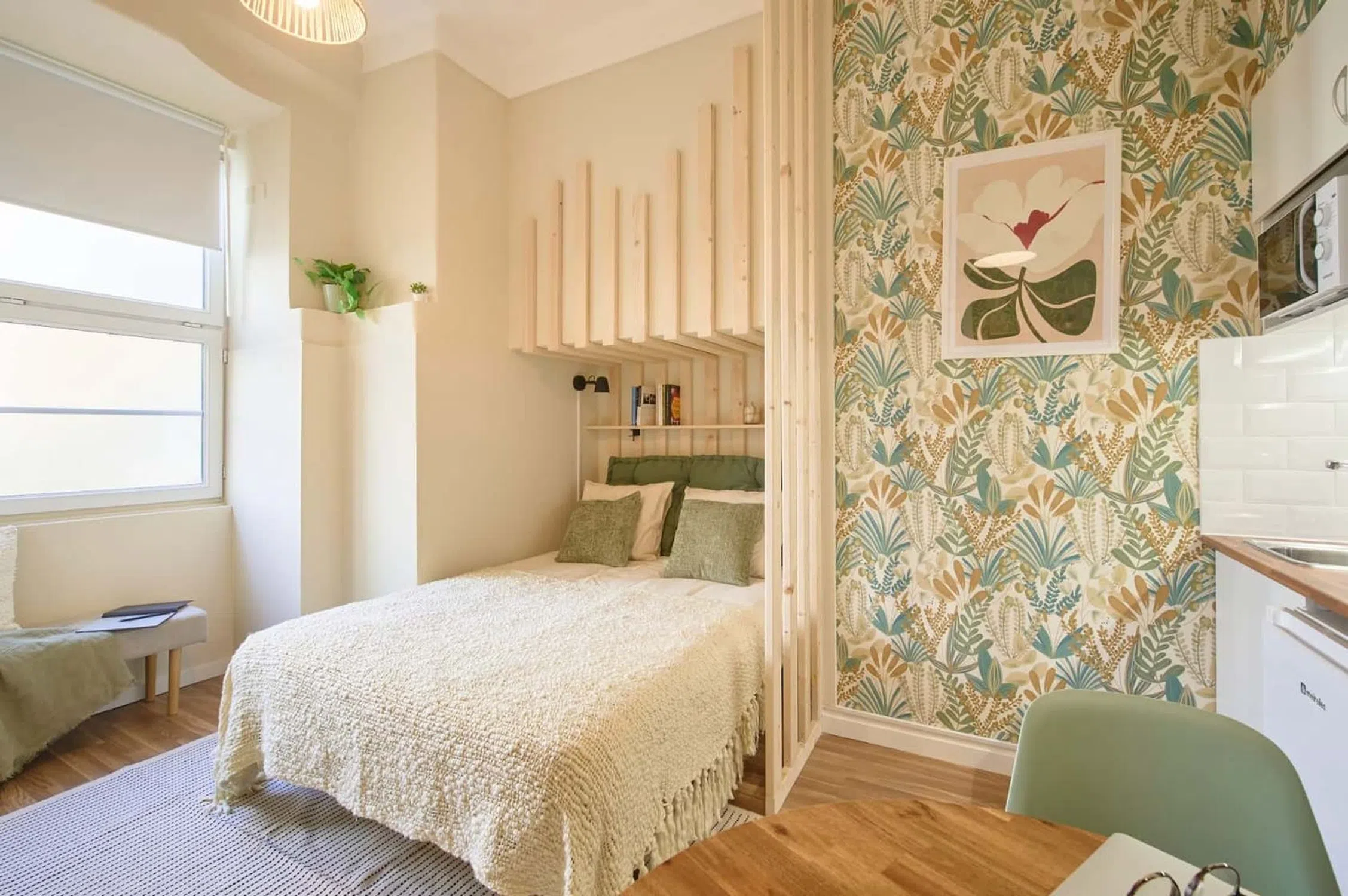 Modern 1 Bedroom Furnished Room for Rent in Avenidas Novas – Prime Location with Easy Transport
