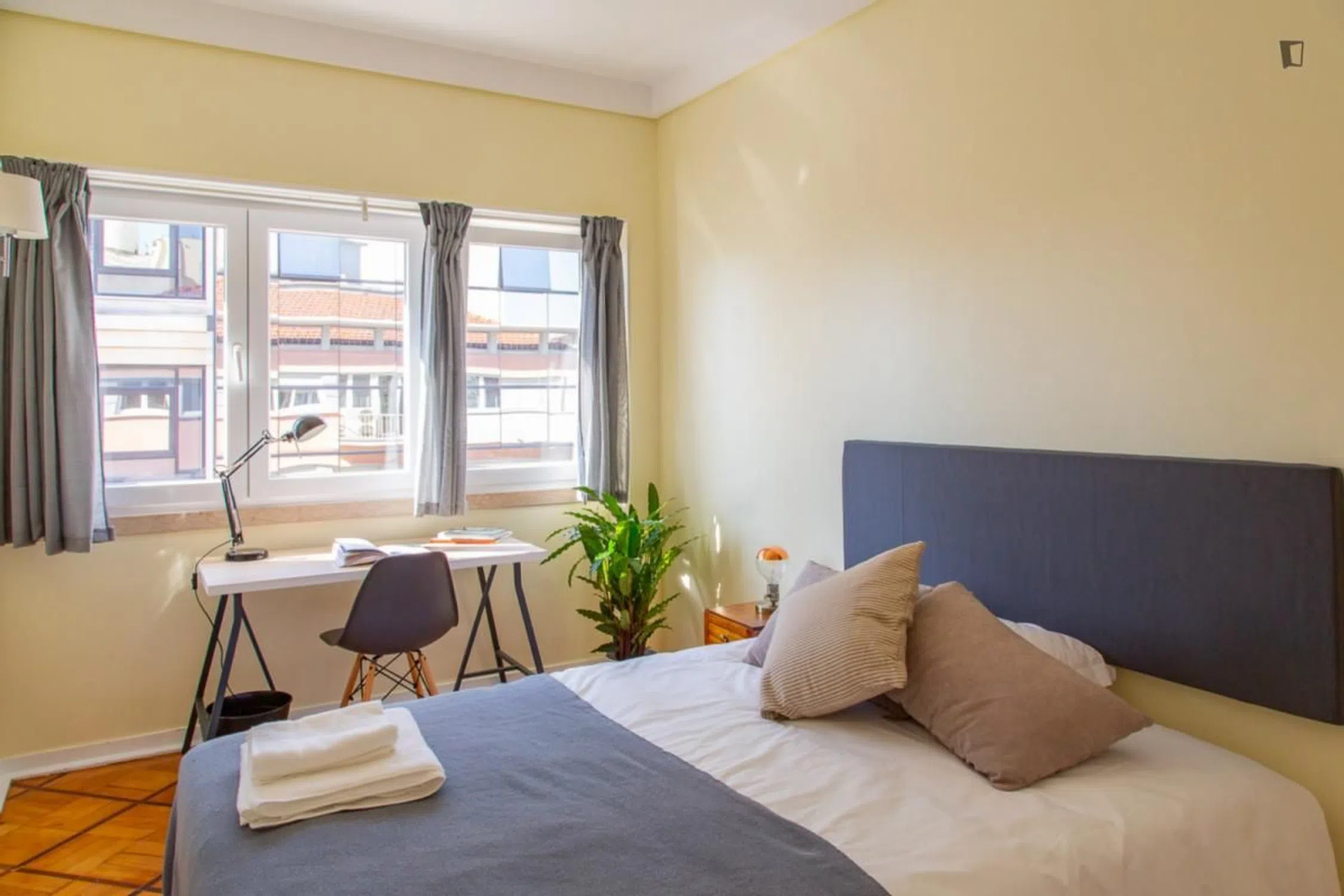 Modern 1 Bedroom Furnished Room for Rent in Avenidas Novas – Prime Location with Easy Transport