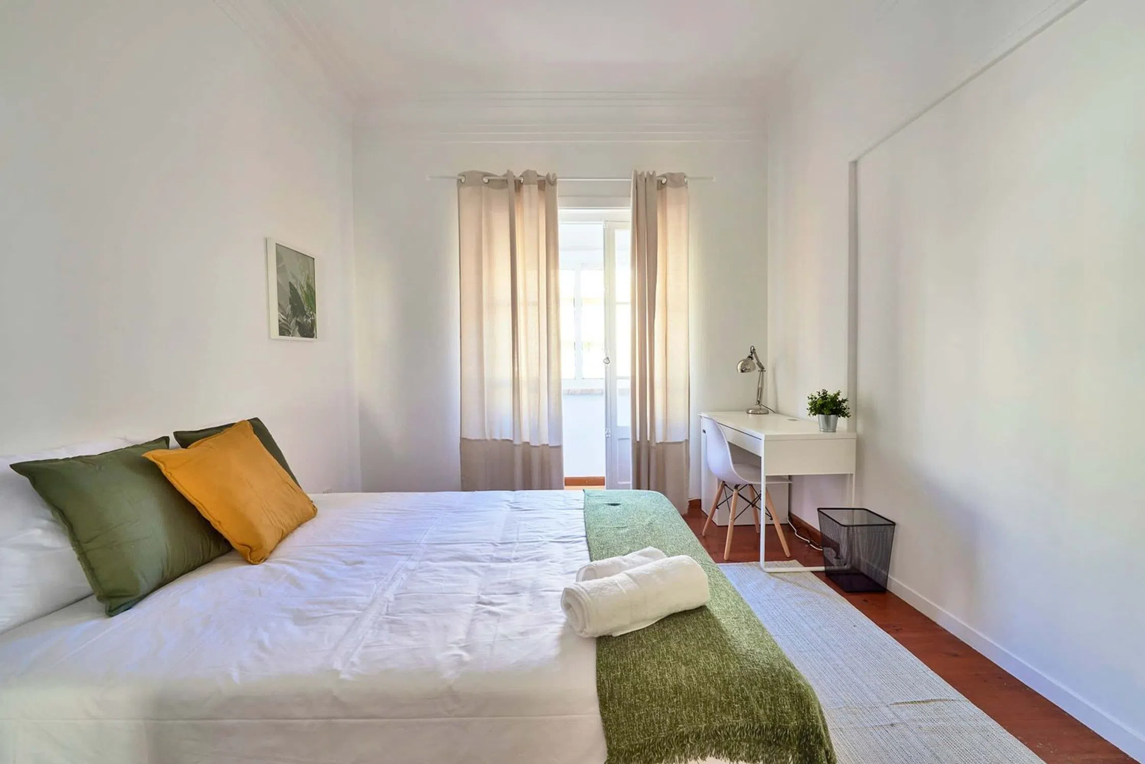 Modern 1 Bedroom Furnished Room for Rent in Belém – Prime Location with Easy Transport