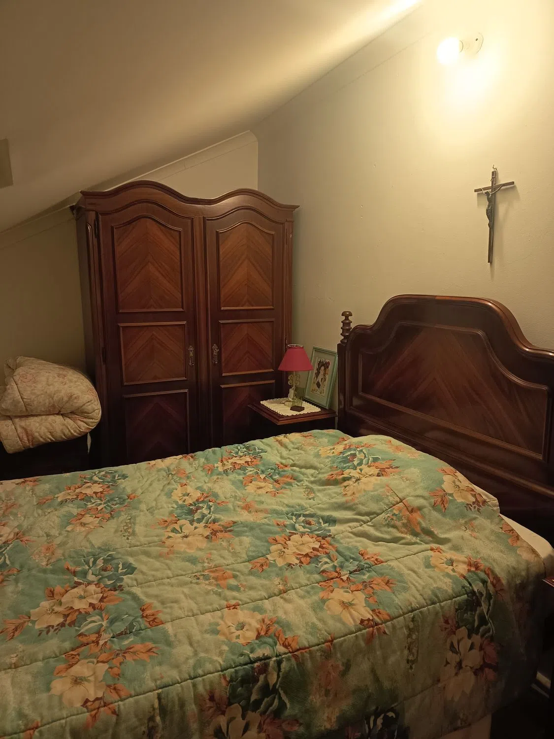 Modern 1 Bedroom Furnished Room for Rent in Arroios – Prime Location with Easy Transport