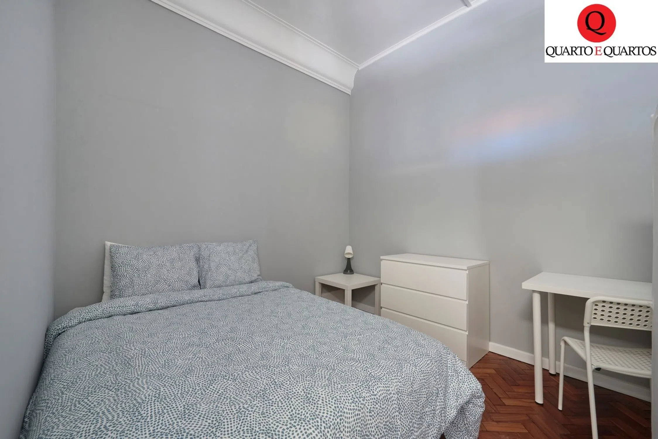 Modern 1 Bedroom Furnished Room for Rent in Avenidas Novas – Prime Location with Easy Transport
