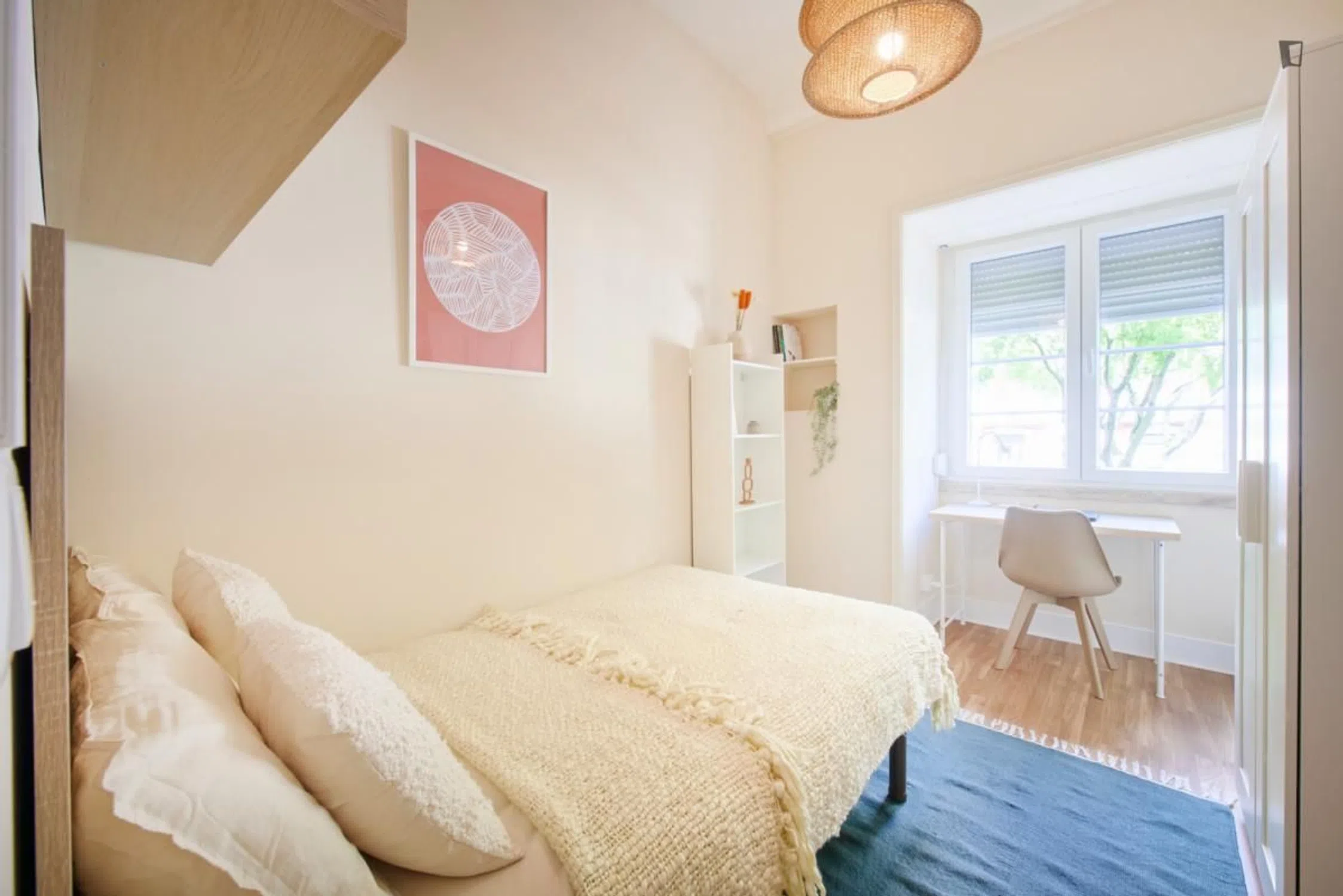 Modern 1 Bedroom Furnished Room for Rent in Avenidas Novas – Prime Location with Easy Transport