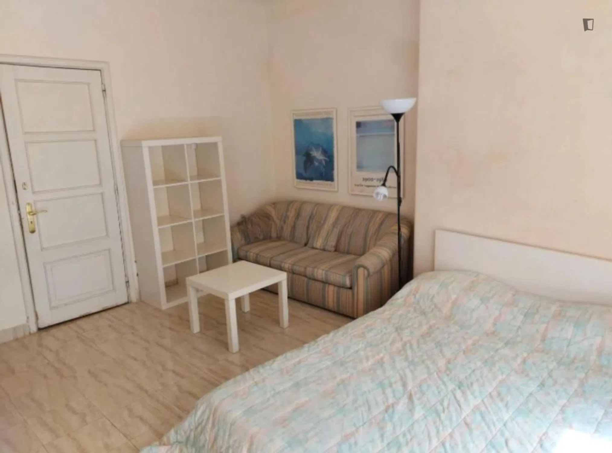 Modern 1 Bedroom Furnished Room for Rent in Alvalade – Prime Location with Easy Transport