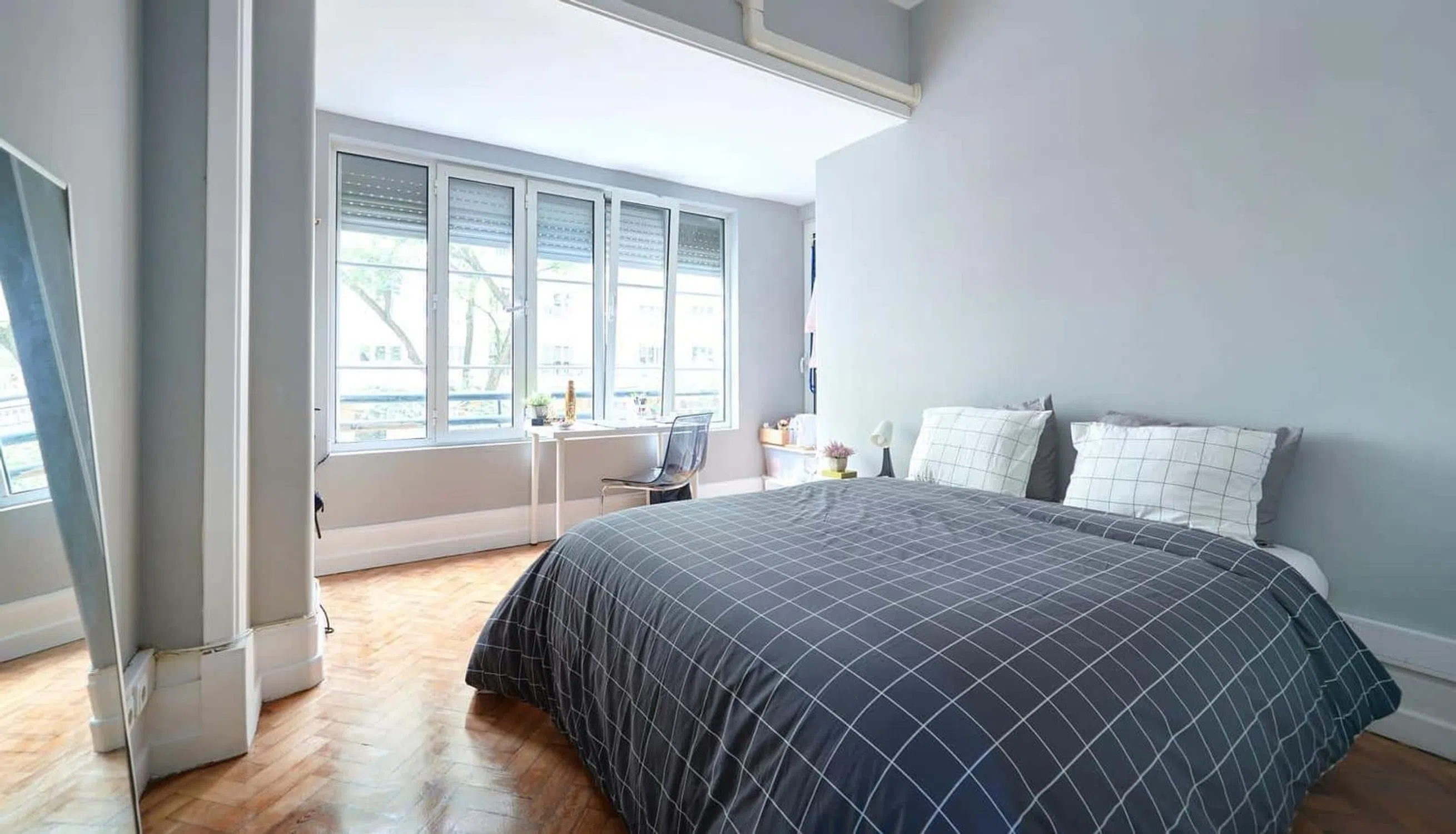 Modern 1 Bedroom Furnished Room for Rent in Santo António – Prime Location with Easy Transport